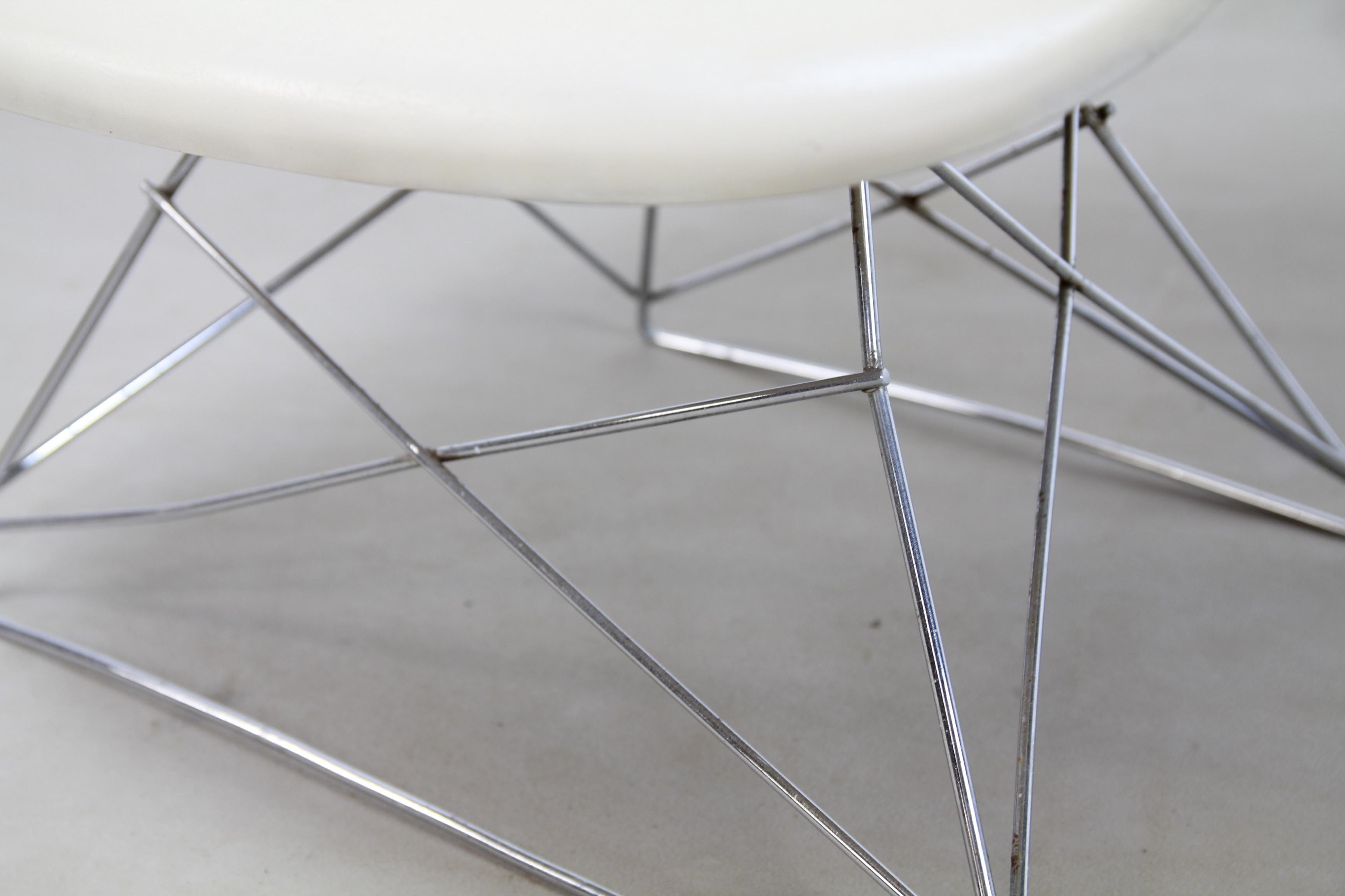20th Century Ray and Charles Eames LAR Fiberglass Cats Cradle Chair by Herman Miller, 1960s