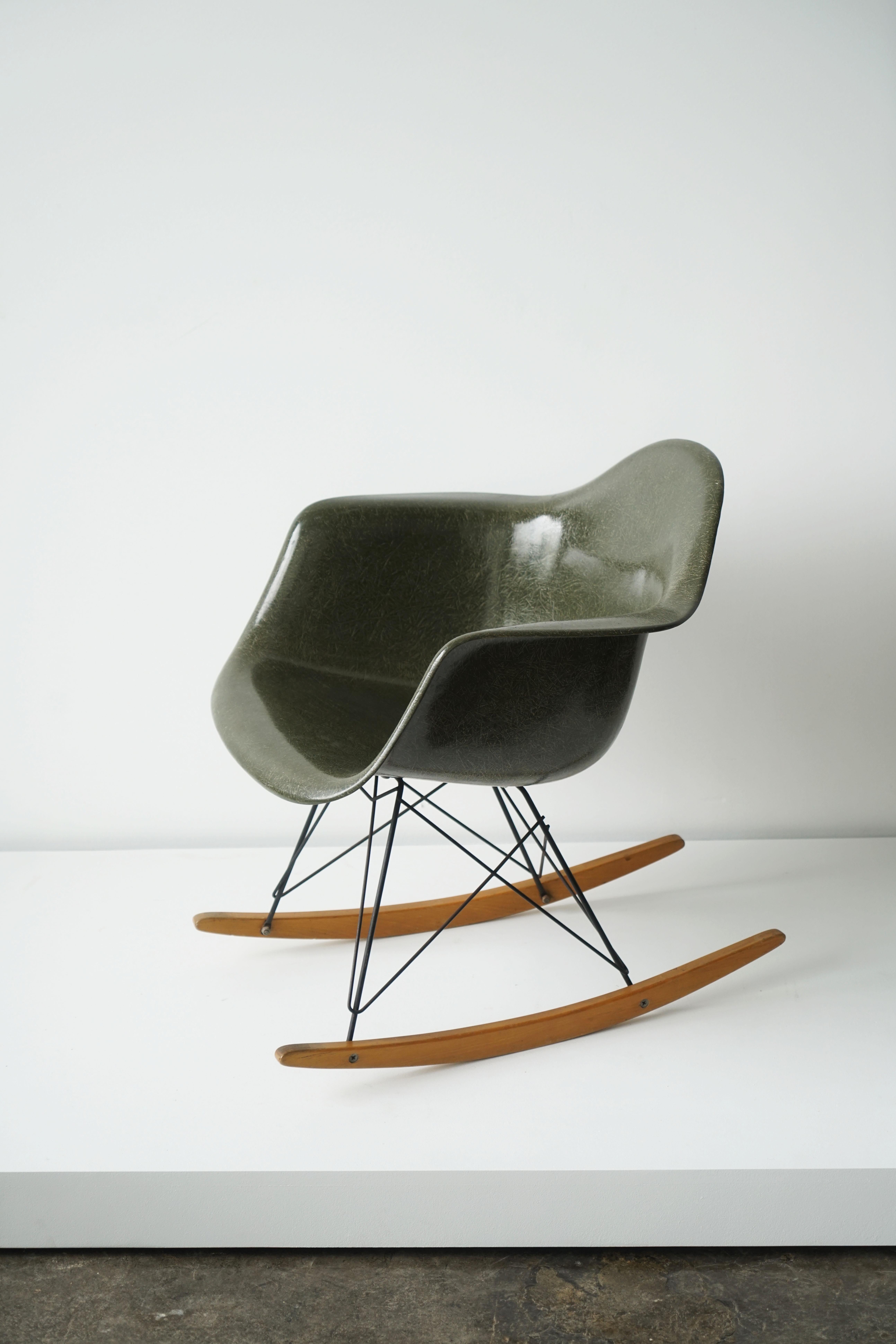 Mid-Century Modern Ray and Charles Eames Rar Rocking Chair Herman Miller, Forest Green 1965