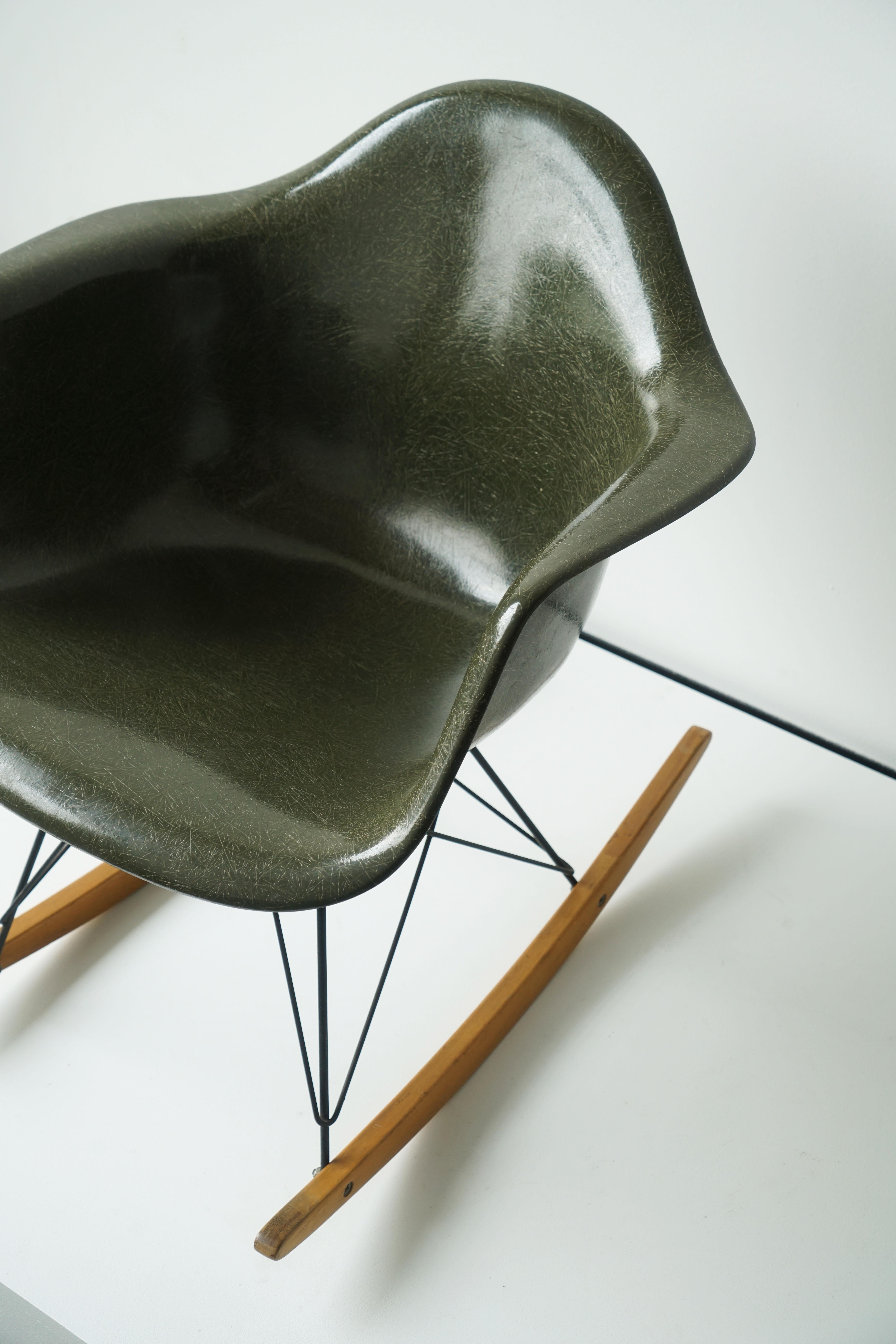 Mid-20th Century Ray and Charles Eames Rar Rocking Chair Herman Miller, Forest Green 1965