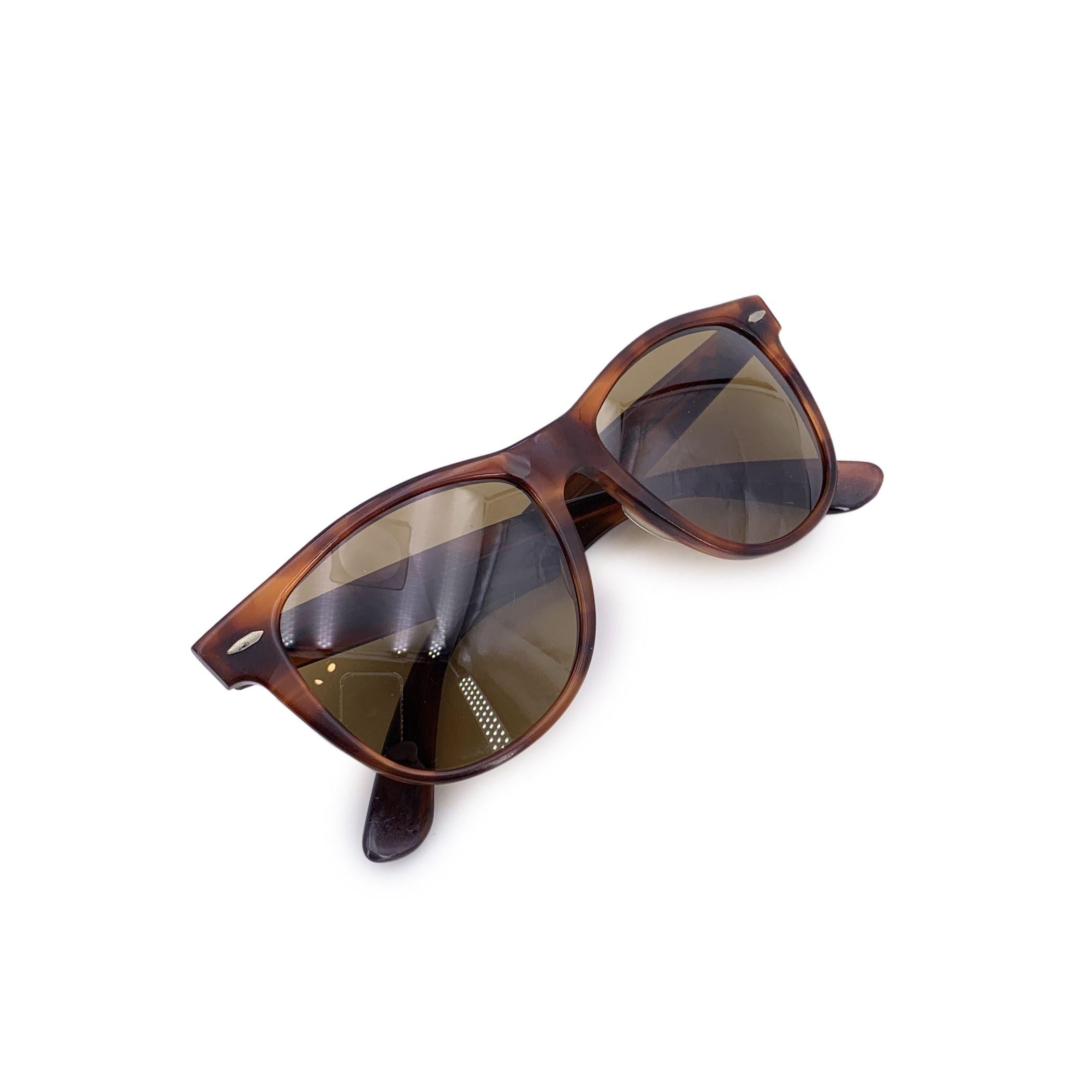 Ray-Ban B&L Brown Acetate Wayfarer II Sunglasses 53/14 140 mm In Excellent Condition For Sale In Rome, Rome