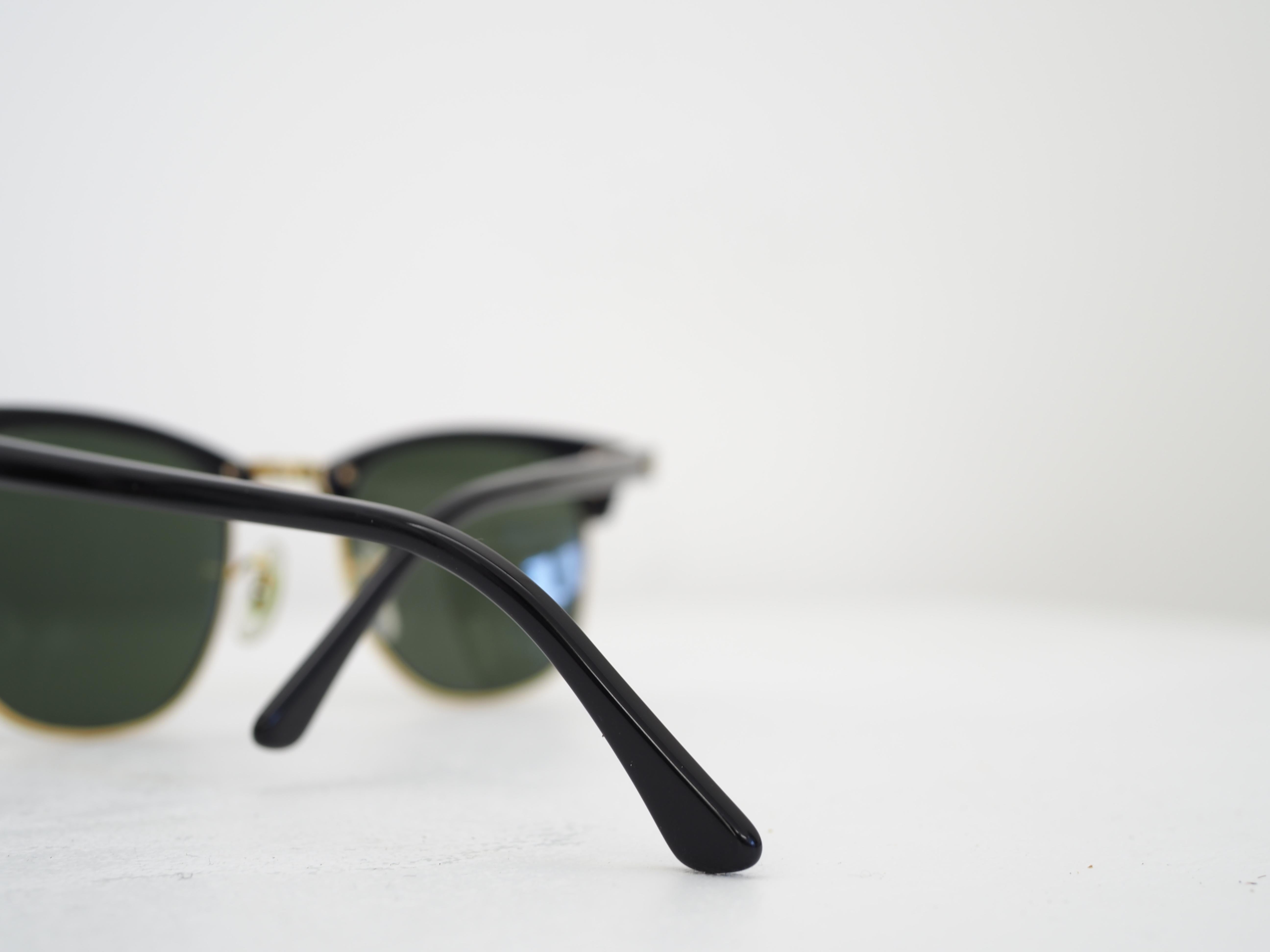 Ray-Ban - Lunettes de soleil en or noir en vente 3