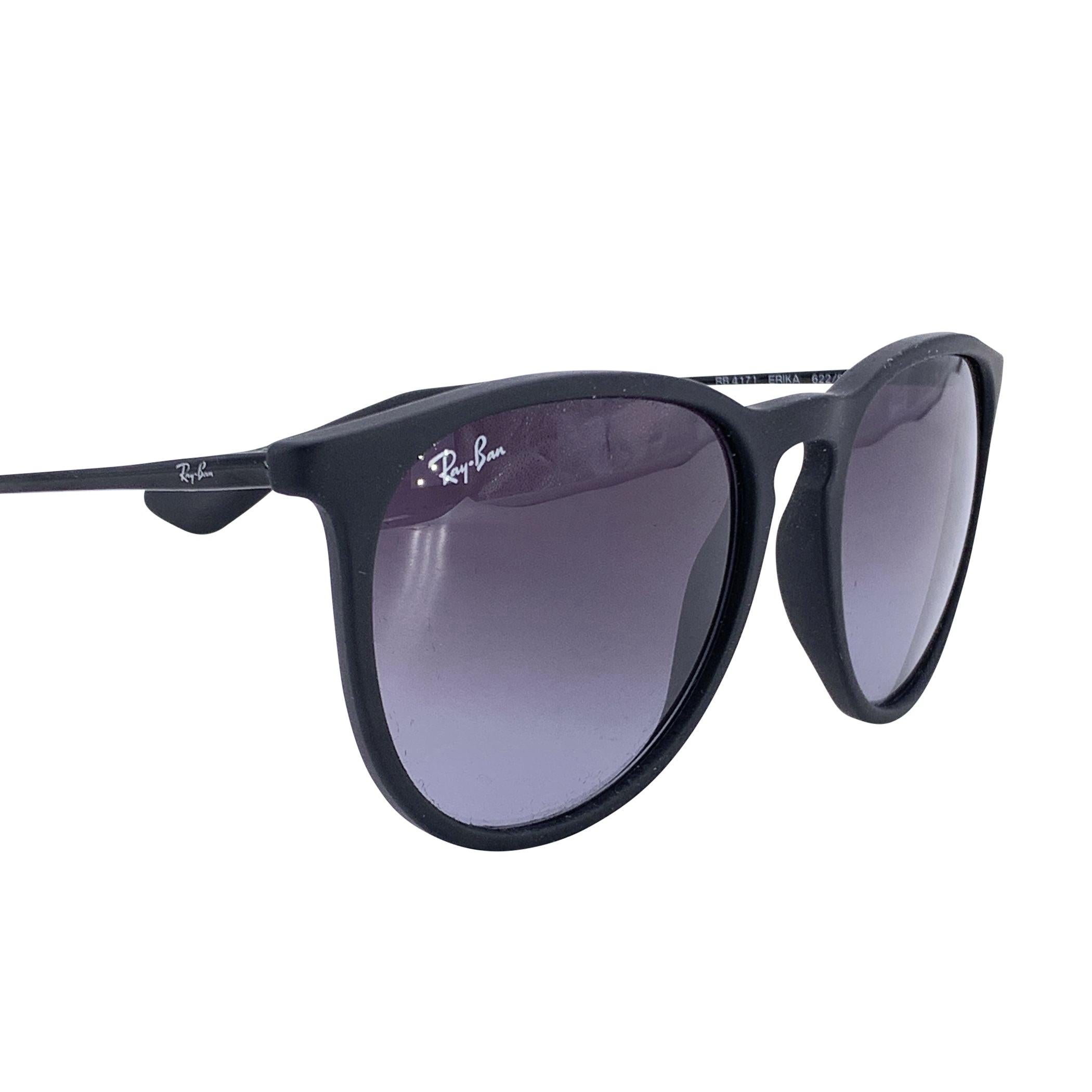 Nero Ray-Ban Occhiali da sole unisex in gomma nera opaca RB4171 Erika in vendita