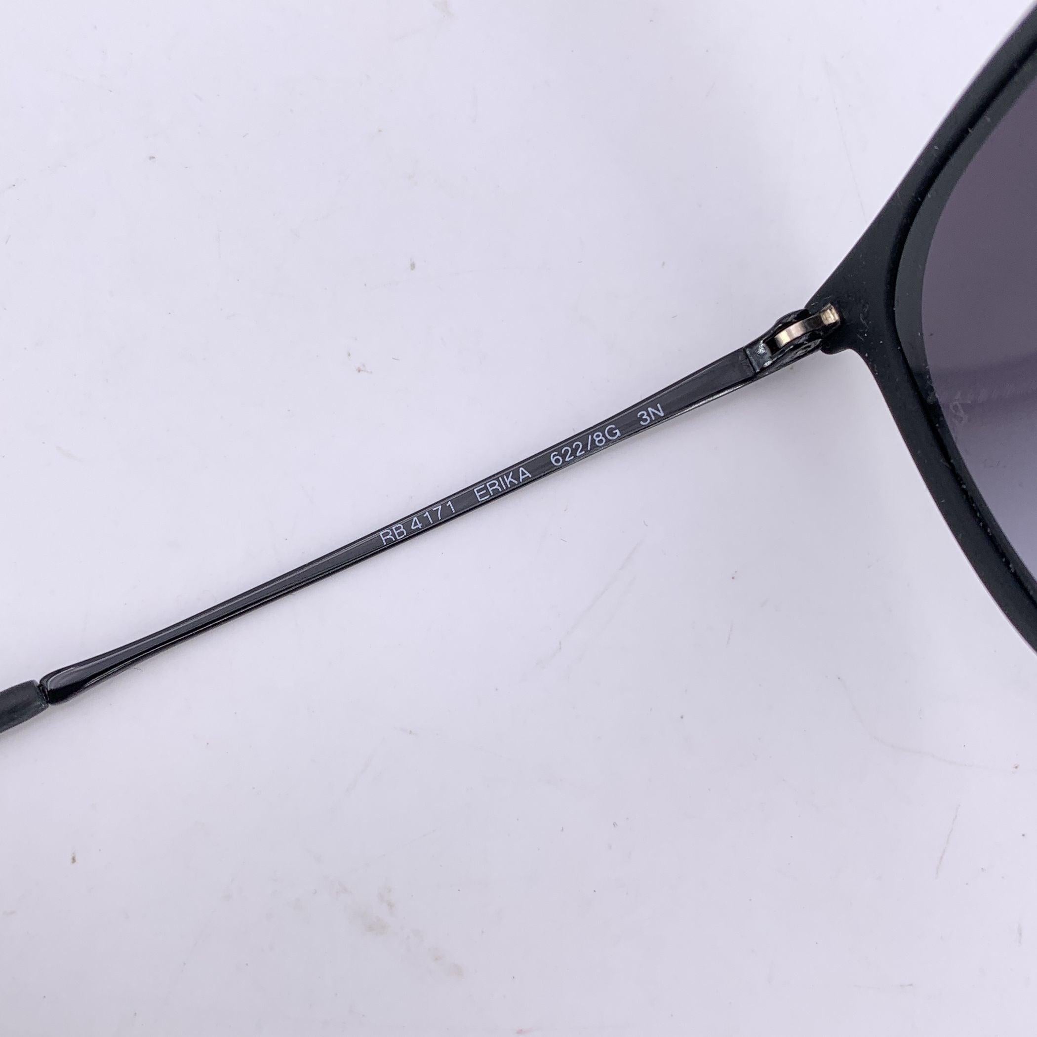 Ray-Ban Occhiali da sole unisex in gomma nera opaca RB4171 Erika In condizioni ottime in vendita a Rome, Rome