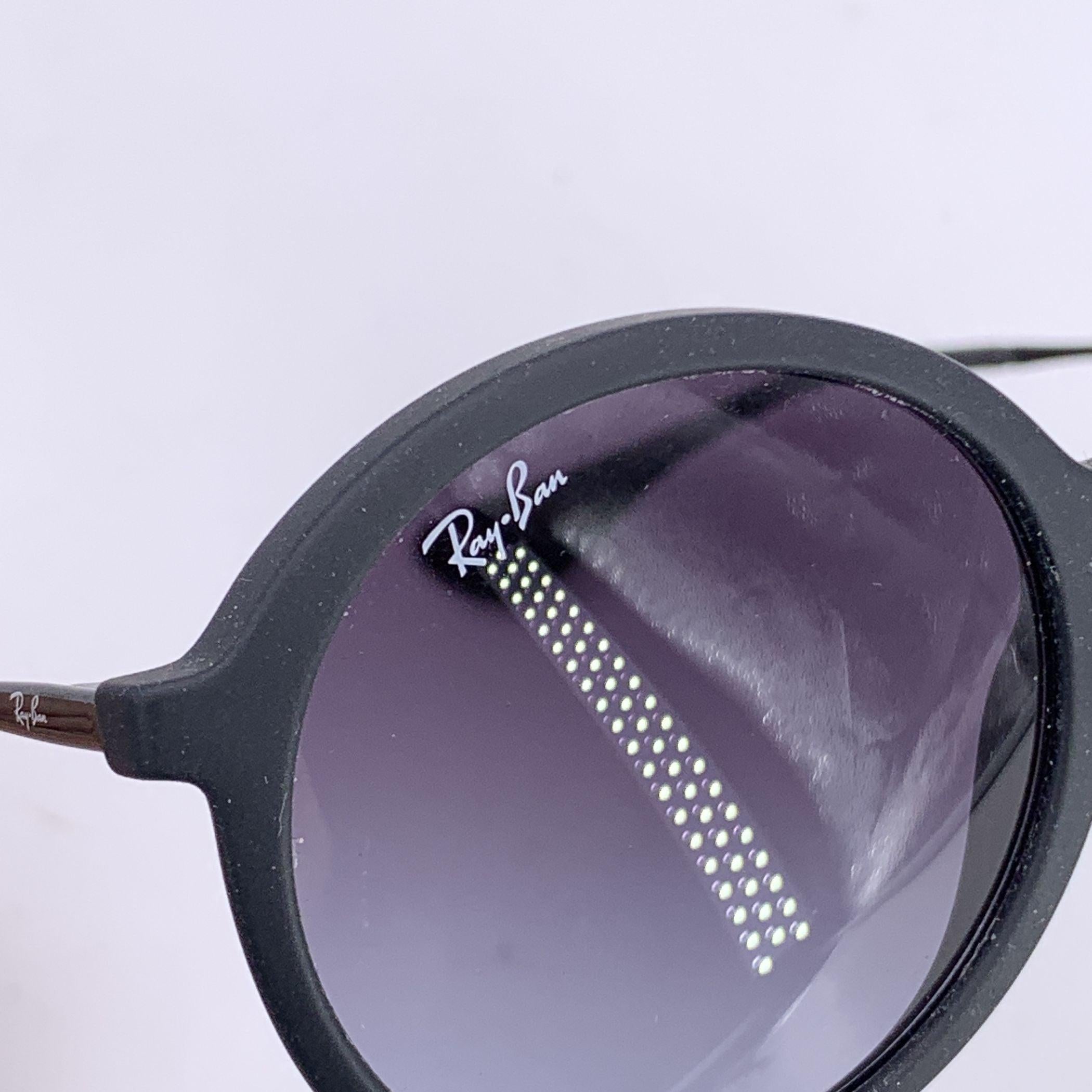 Lunettes de soleil unisexe Ray-Ban caoutchouc mat noir RB4222 50/21 Excellent état - En vente à Rome, Rome