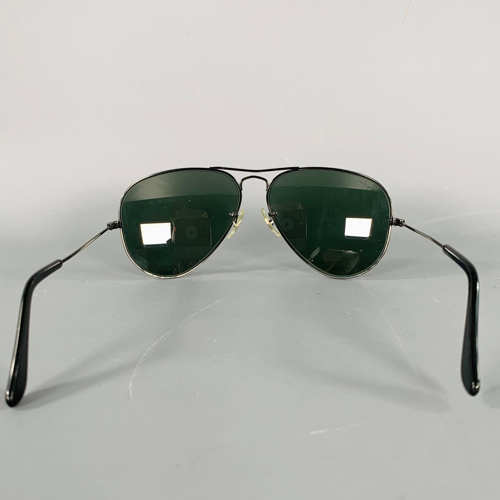 RAY-BAN Black Metal Aviator Sunglasses In Good Condition For Sale In San Francisco, CA