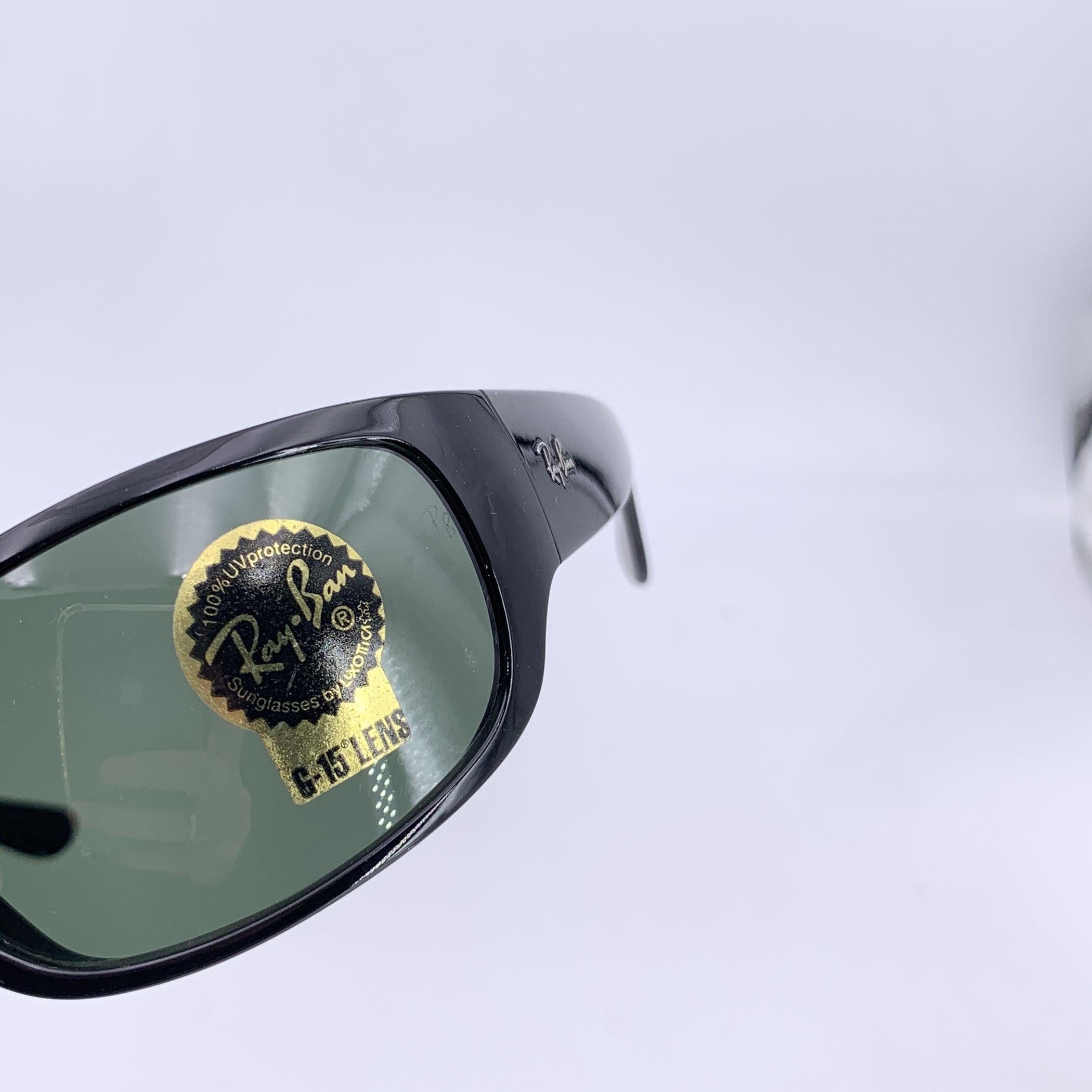 Nero Ray-Ban Occhiali da sole unisex rettangolari neri RB 4095 57/20 130mm in vendita