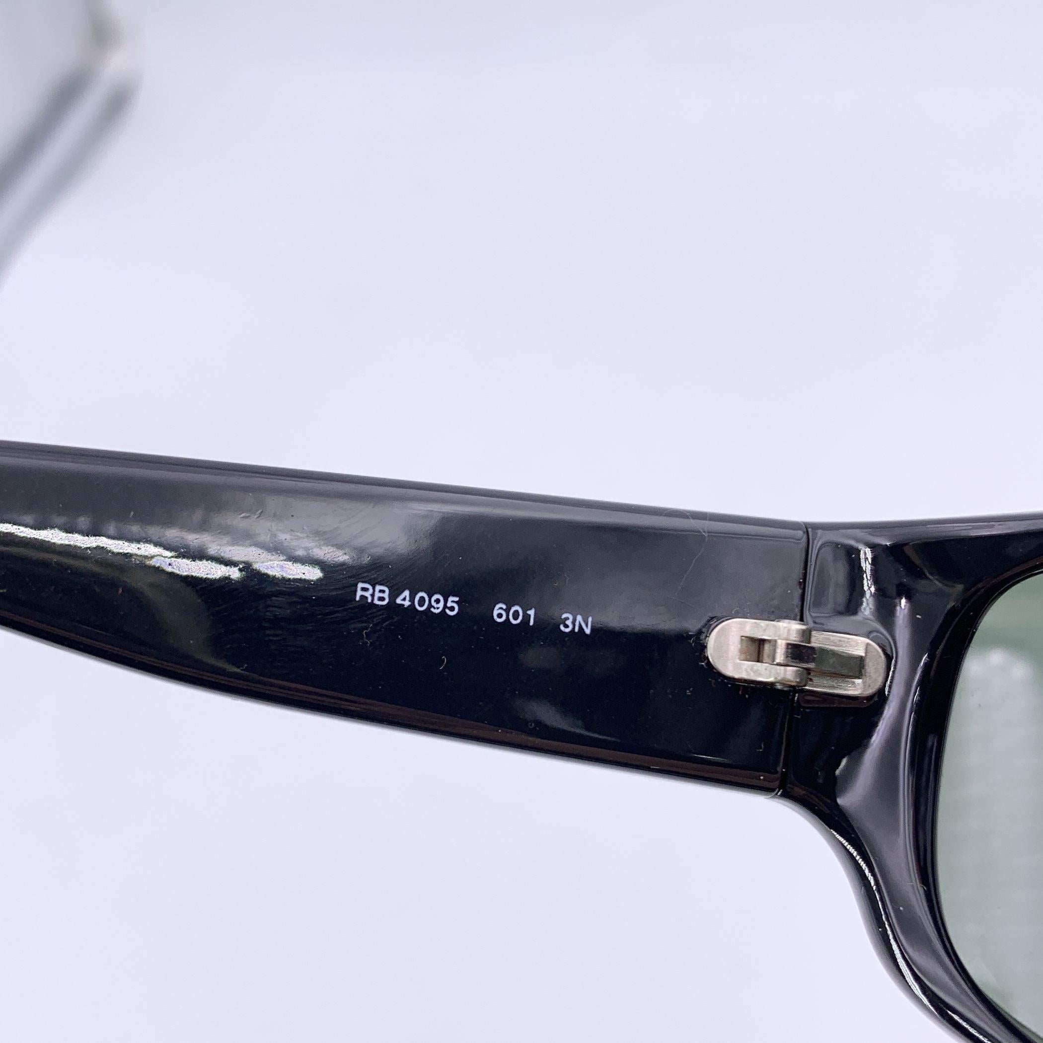 Donna Ray-Ban Occhiali da sole unisex rettangolari neri RB 4095 57/20 130mm in vendita