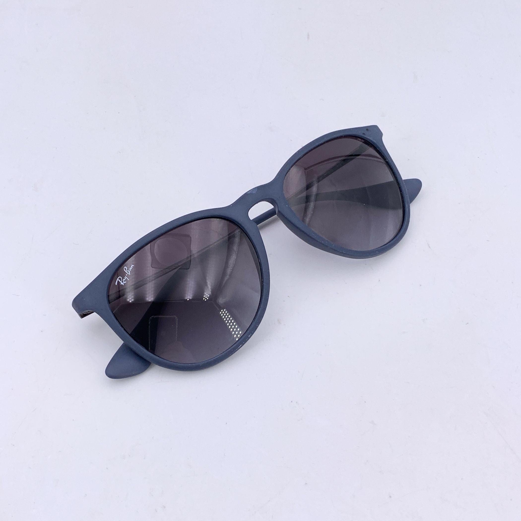 da uomo o donna Ray-Ban Occhiali da sole unisex in gomma opaca blu RB4171 Erika in vendita