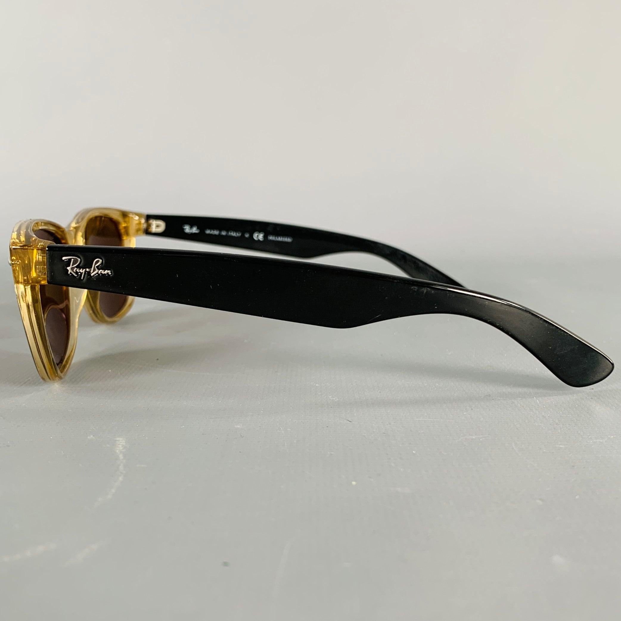 RAY-BAN New Wayfarer Clear Black Two Tone Acetate Sunglasses & Eyewear In Good Condition For Sale In San Francisco, CA
