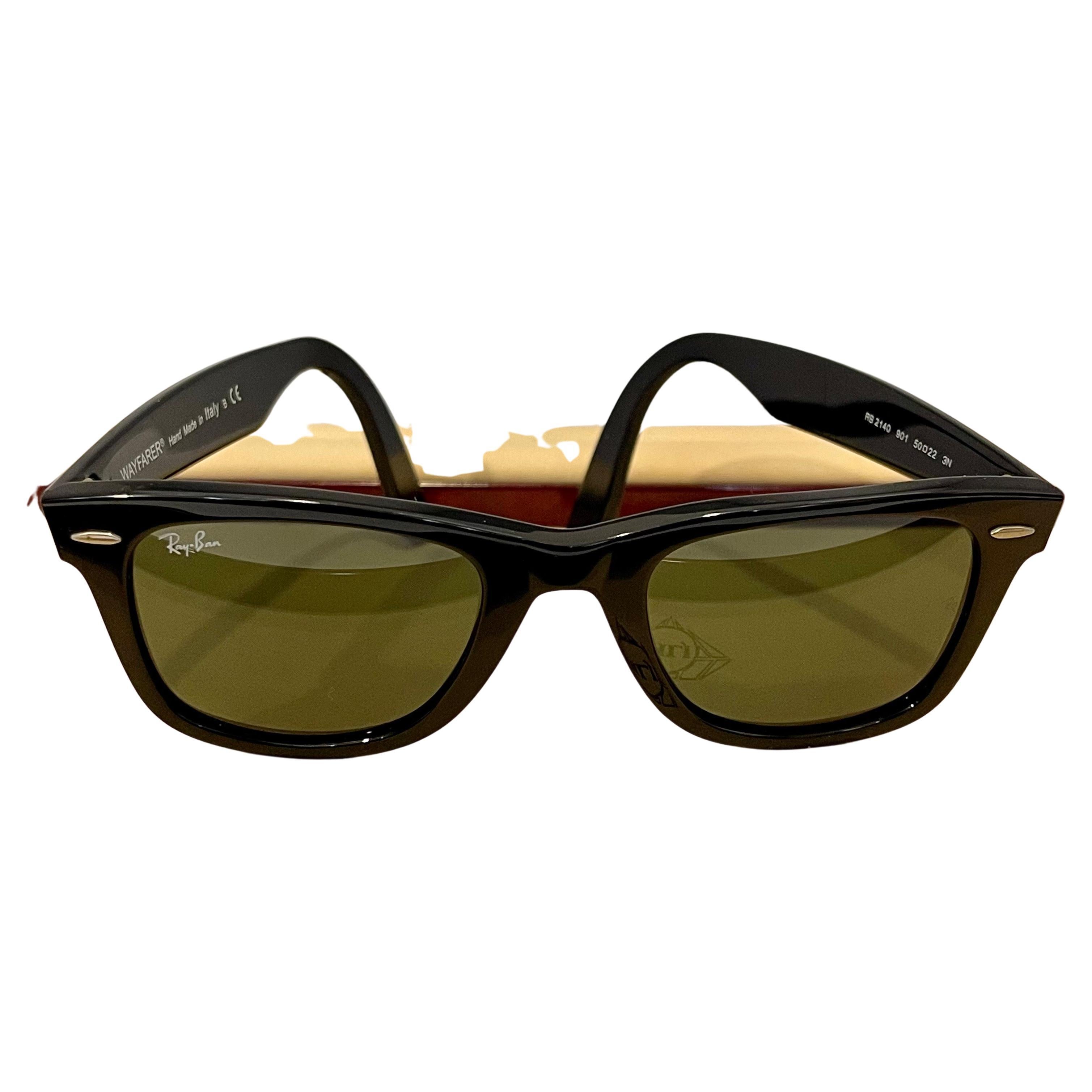 
Ray Ban RB2140 901 50 22 3N
Hand Made in Italy
Black/Green Sunglasses, Standard   size
Brand New
Comes with cover from Ray Ban
all pictures of the original sunglass
Ray-Ban in gold letters on both sides and on one lenses


