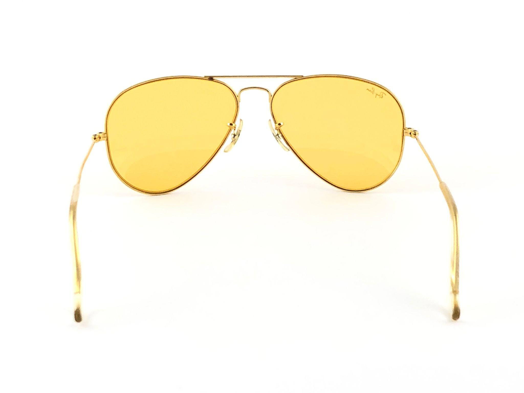 Ray Ban Vintage Aviator Gold Ambermatic 58Mm B / L Sunglasses, 1970s In New Condition In Baleares, Baleares