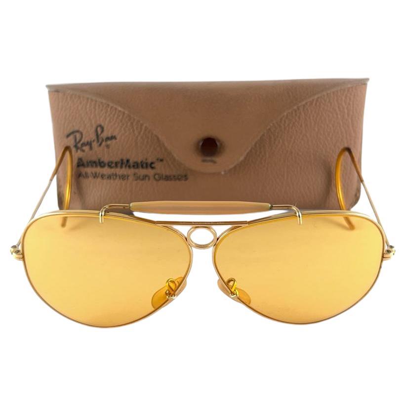 Vintage Ray Ban Aviator Gold 62mm with Ambermatic lenses. B&L etched  in both lenses. 

Comes with its original Ray Ban B&L case. 

Please notice this pair have minor sign of wear on the frame and lenses due to nearly 40 years of storage, hardly