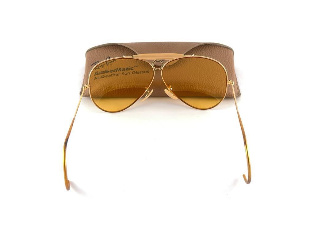 Ray Ban Vintage Aviator Gold Ambermatic Shooter 62Mm B / L Sunglasses, 1970s  For Sale 1