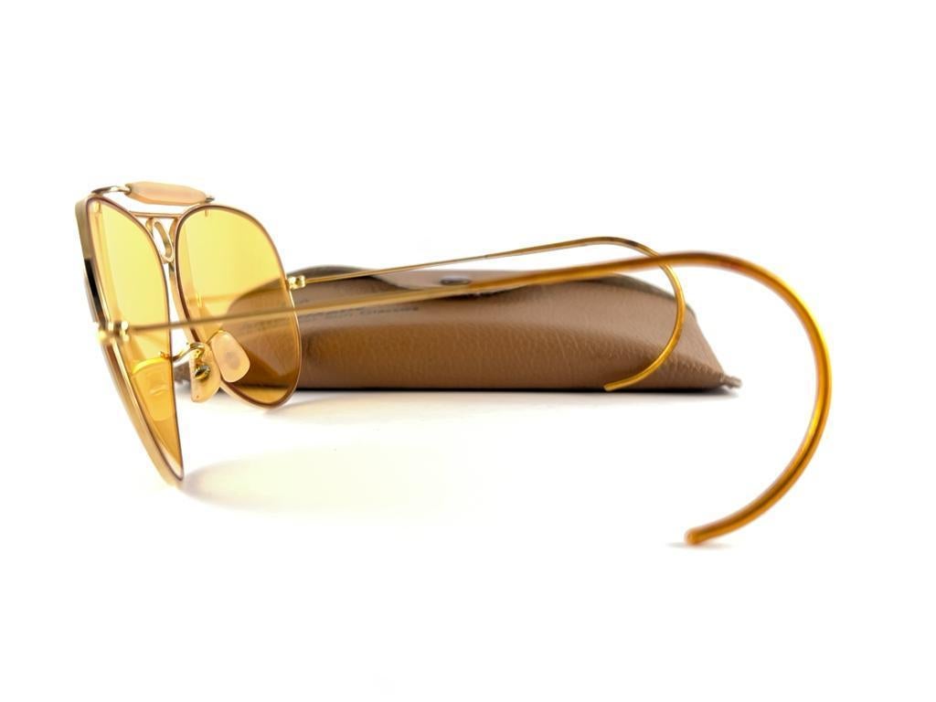 Ray Ban Vintage Aviator Gold Ambermatic Shooter 62Mm B / L Sunglasses, 1970s  For Sale 2
