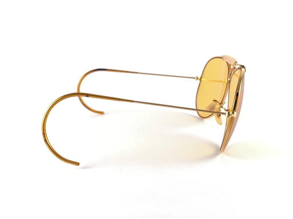 Ray Ban Vintage Aviator Gold Ambermatic Shooter 62Mm B / L Sunglasses, 1970s  For Sale 4