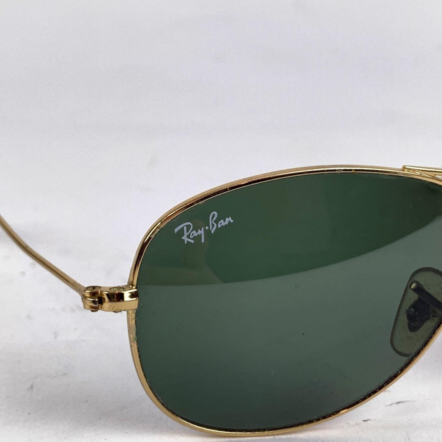 Vintage Ray Ban RB 3362 'Cockpit' sunglasses. Cool variation of traditional aviator glasses . Gold metal frame with original G15 green lenses RB etched on lens. RAY BAN gold logo printed on RIGHT lens. Style & refs: RB 3362 - Cockpit - 56/18 - 3N