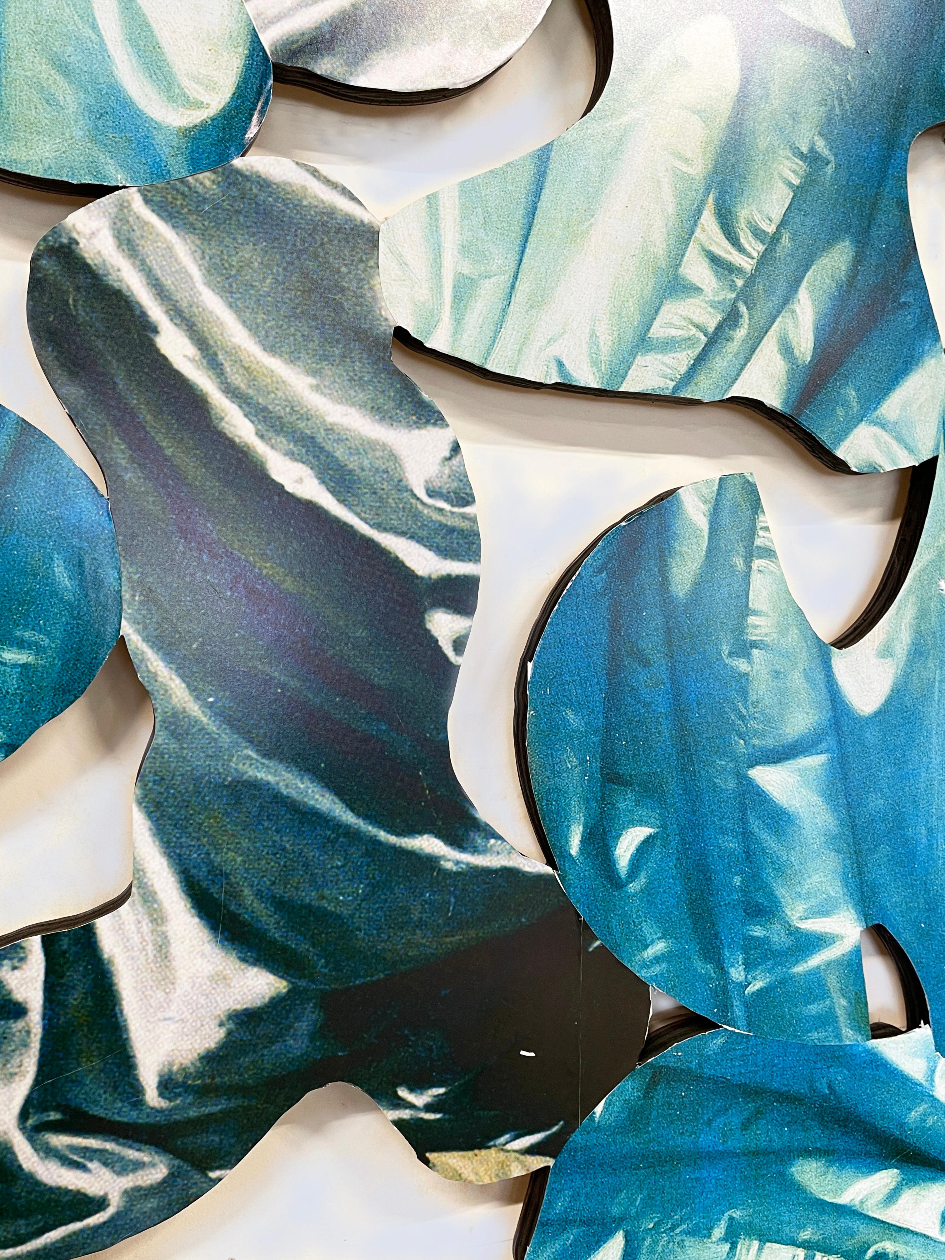 Ray Beldner verwischt in diesem dynamischen Wandrelief die Grenze zwischen Skulptur und Collage. Mit Hilfe von geschnittenen Archivdrucken, die auf speziell zugeschnittene Holzformen montiert werden, stellt Beldner die Collage als physisches Objekt