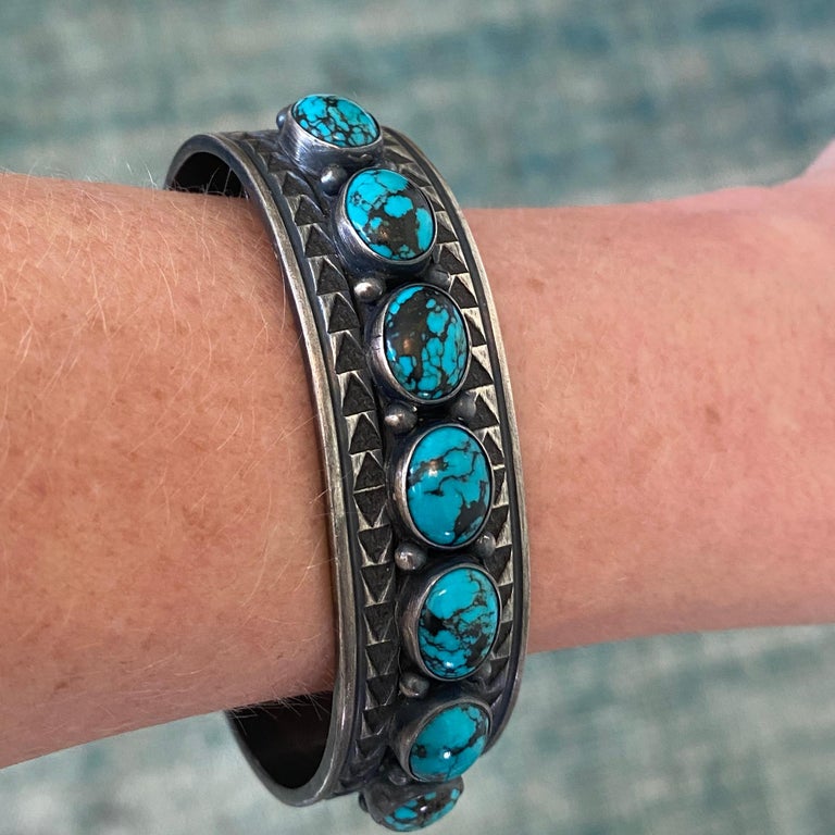 Native American Ray Bennett Navajo Sterling Silver 7 Oval Blue-Black Turquoise Heavy Cuff For Sale