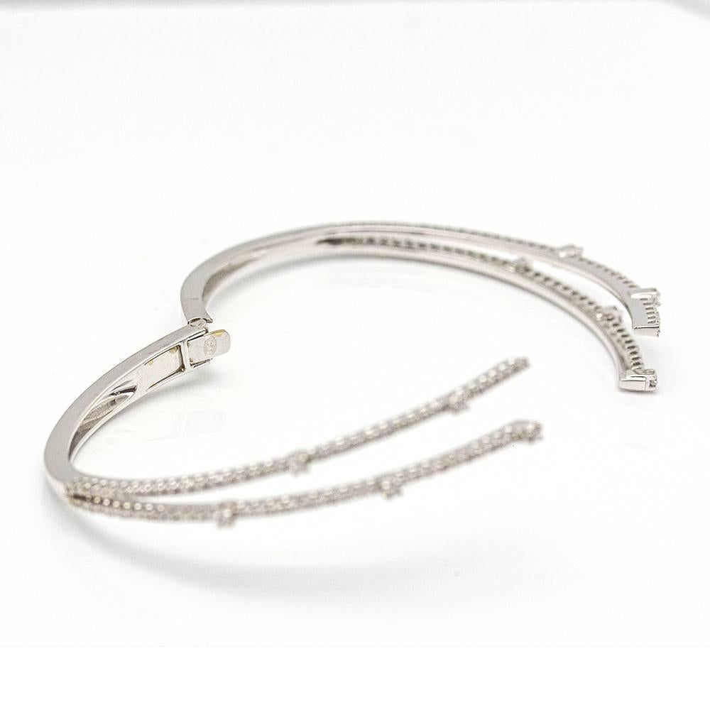 RAY bracelet in white gold and diamonds. For Sale 3
