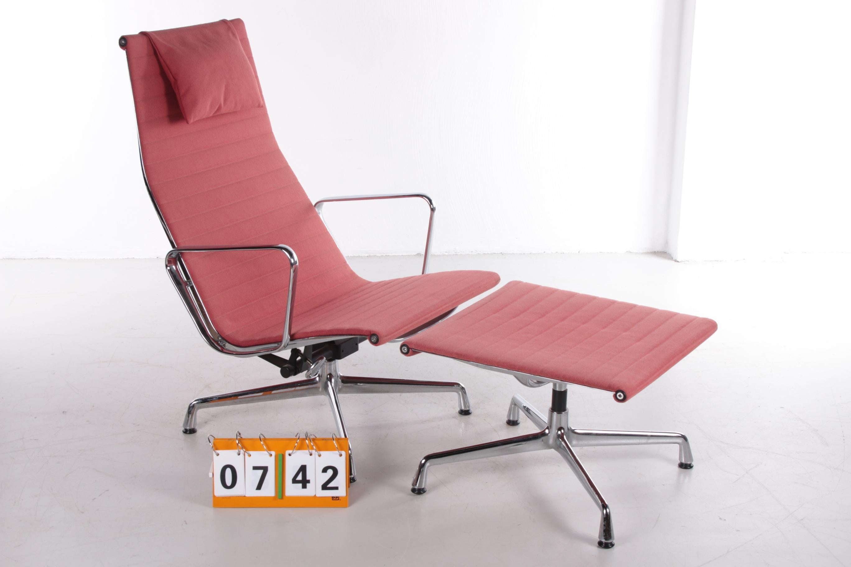 Ray Charles Eames Chair with Ottoman EA 124 and EA 125 7