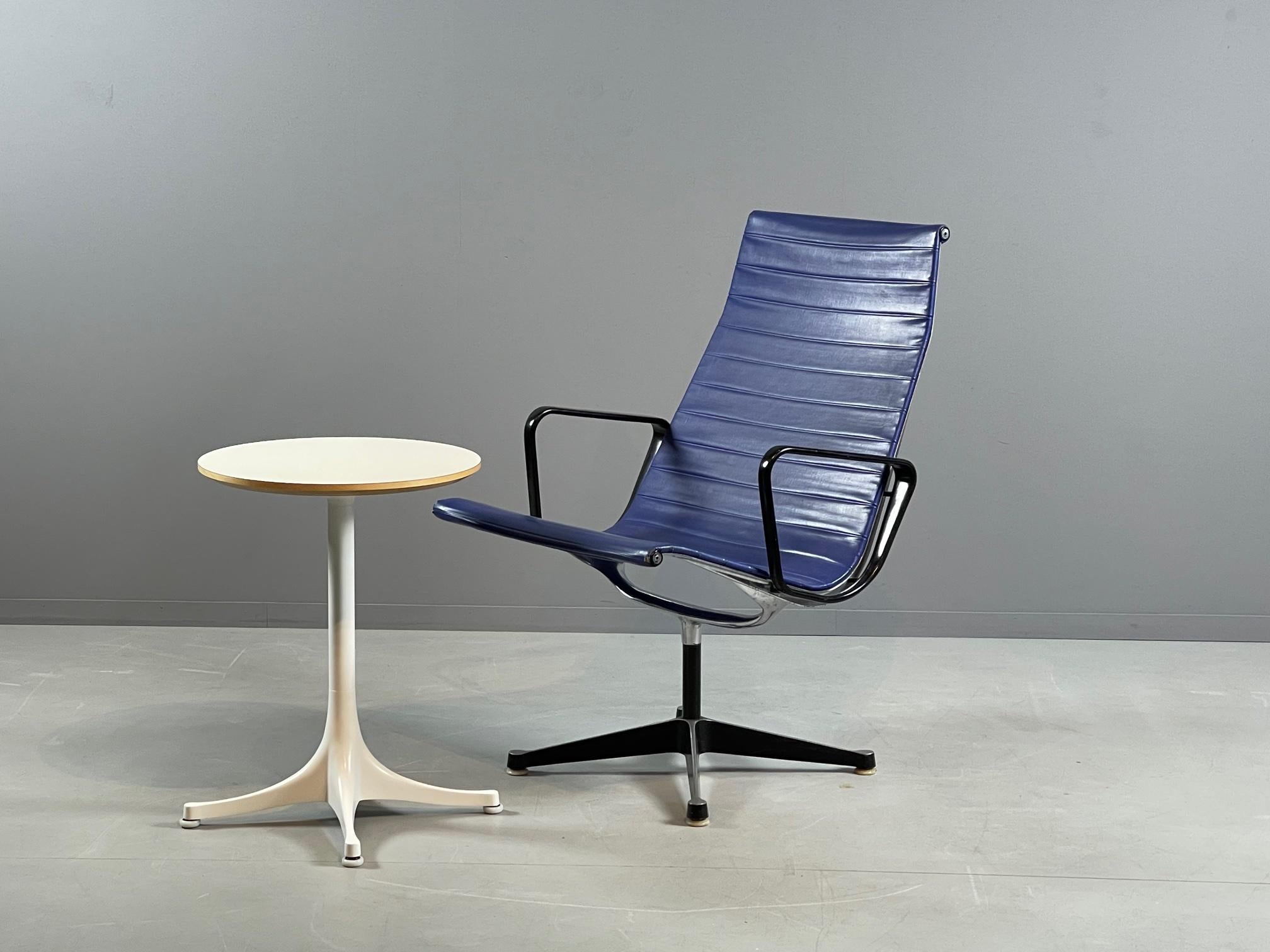 The two star designers meet at the end of the 30s and work from 1945 to the 70s in their joint studio on their legendary pieces of furniture.

This offer is about a well preserved lounge chair EA 116 in original blue vinyl from the Herman Miller