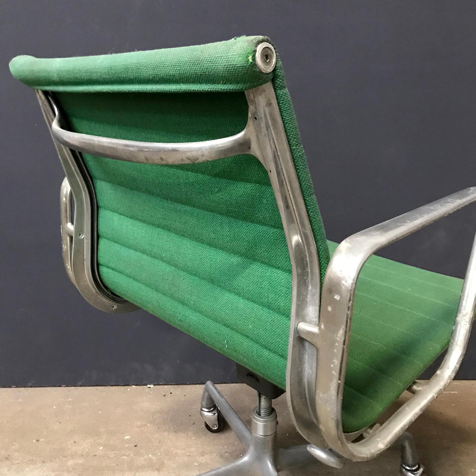 Ray & Charles Eames for Herman Miller Full Option Rare Green Desk Chair, 1958 For Sale 4