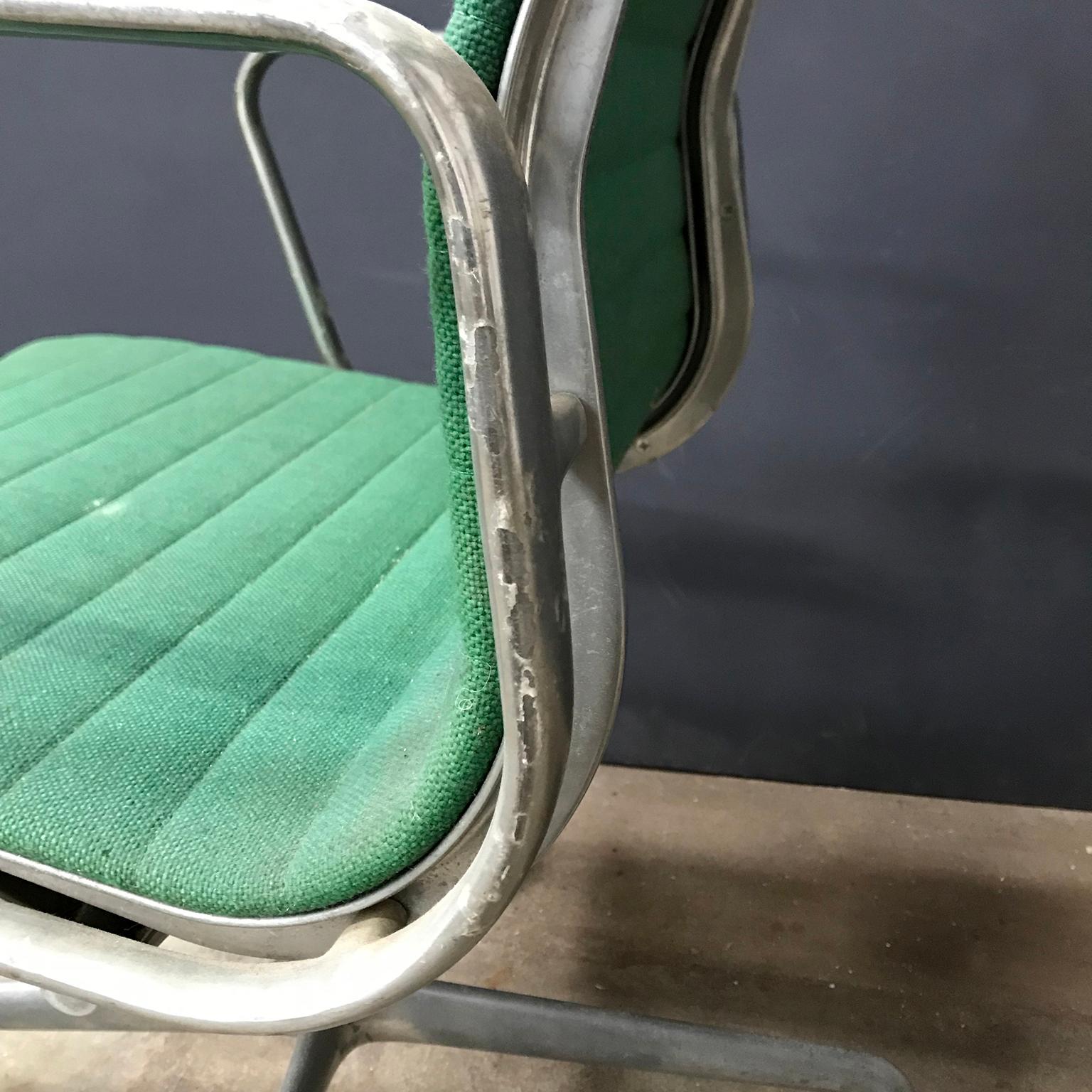 American Ray & Charles Eames for Herman Miller Full Option Rare Green Desk Chair, 1958 For Sale