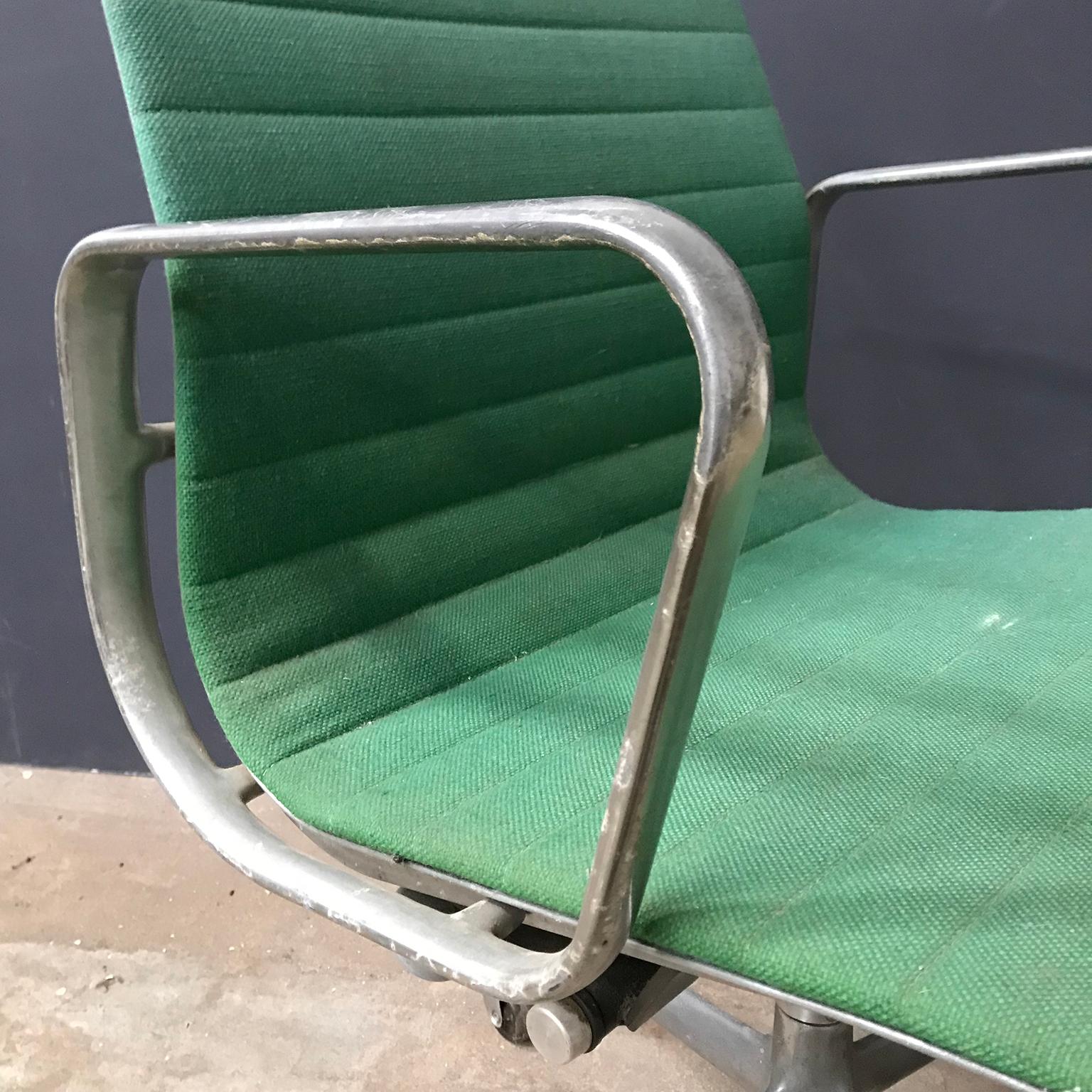Mid-20th Century Ray & Charles Eames for Herman Miller Full Option Rare Green Desk Chair, 1958 For Sale