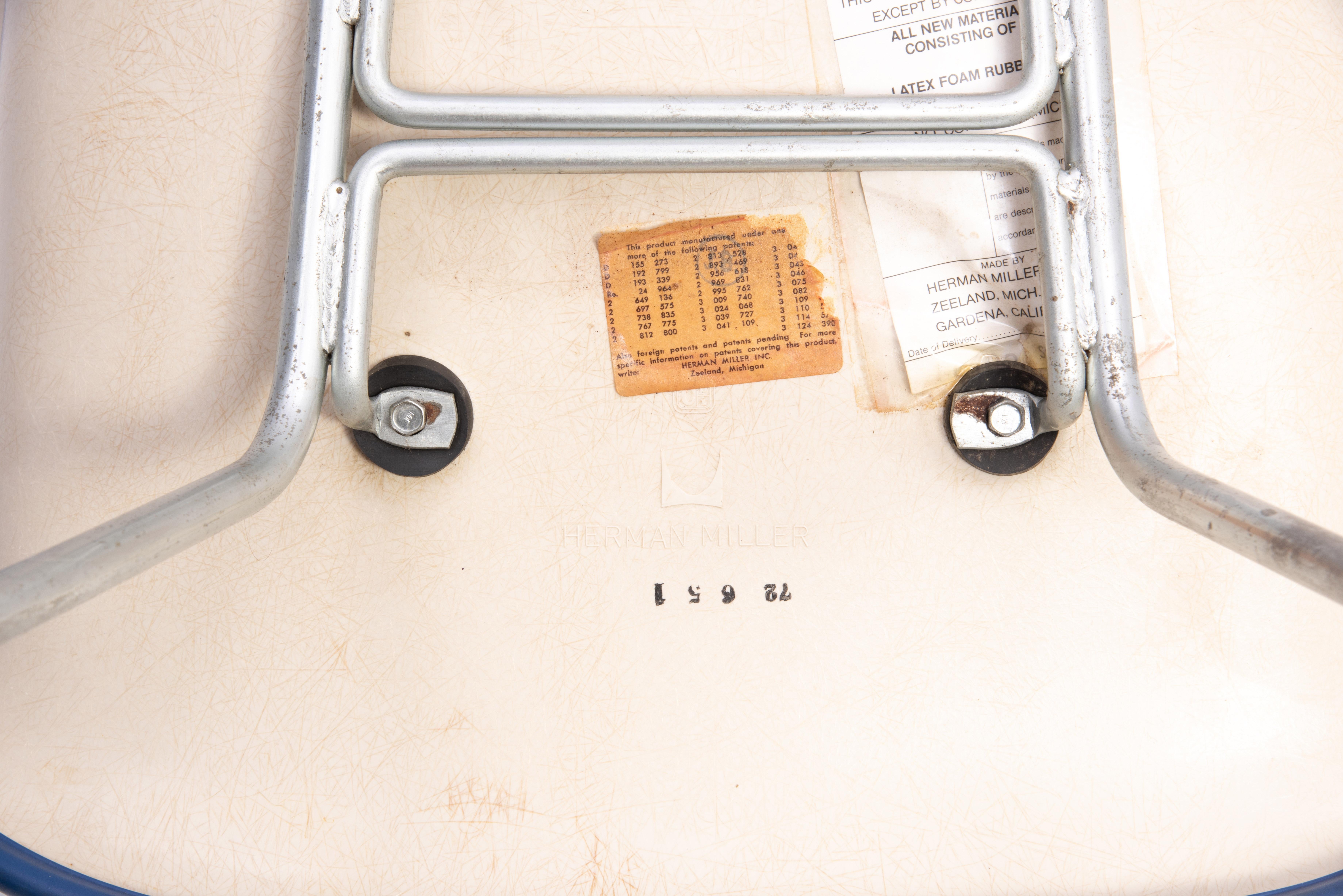 Charles Eames Herman Miller Muschelstühle mit gepolsterter Armlehne Alexander Girard, Paar im Angebot 10