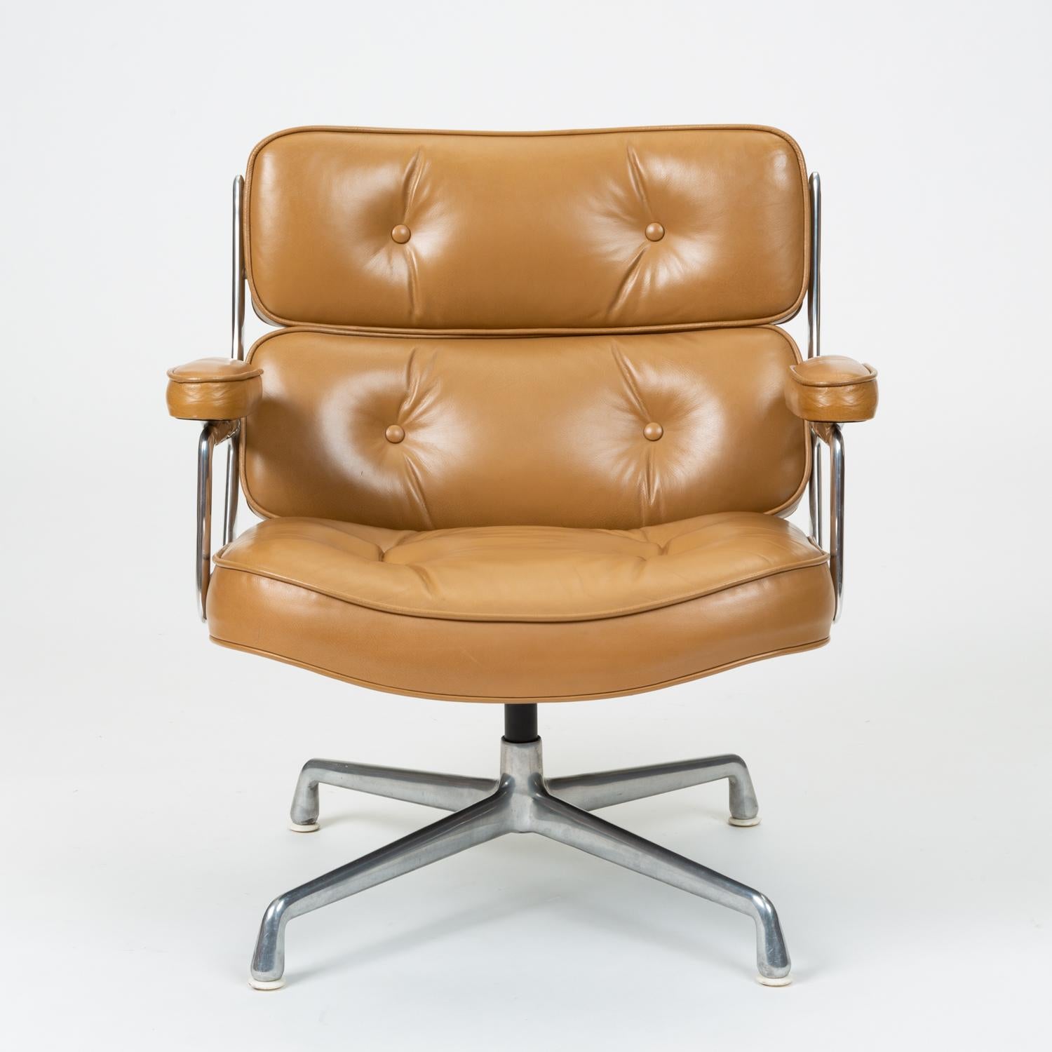 A legendary office design by Ray and Charles Eames for the three modernist lobbies of the new Time Life Building in Manhattan, the Time Life Lobby chair has a polished aluminum frame and segmented, tufted cushions in leather upholstery. Leather