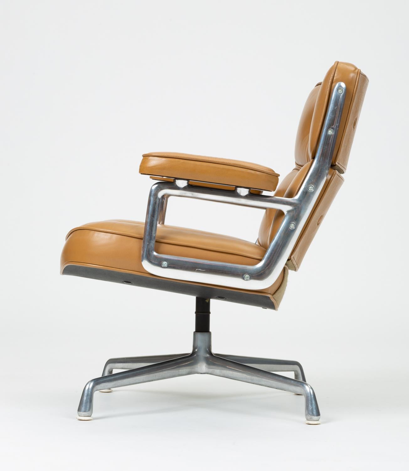 Ray + Charles Eames Time Life Lobby Chair in Camel Leather In Excellent Condition In Los Angeles, CA