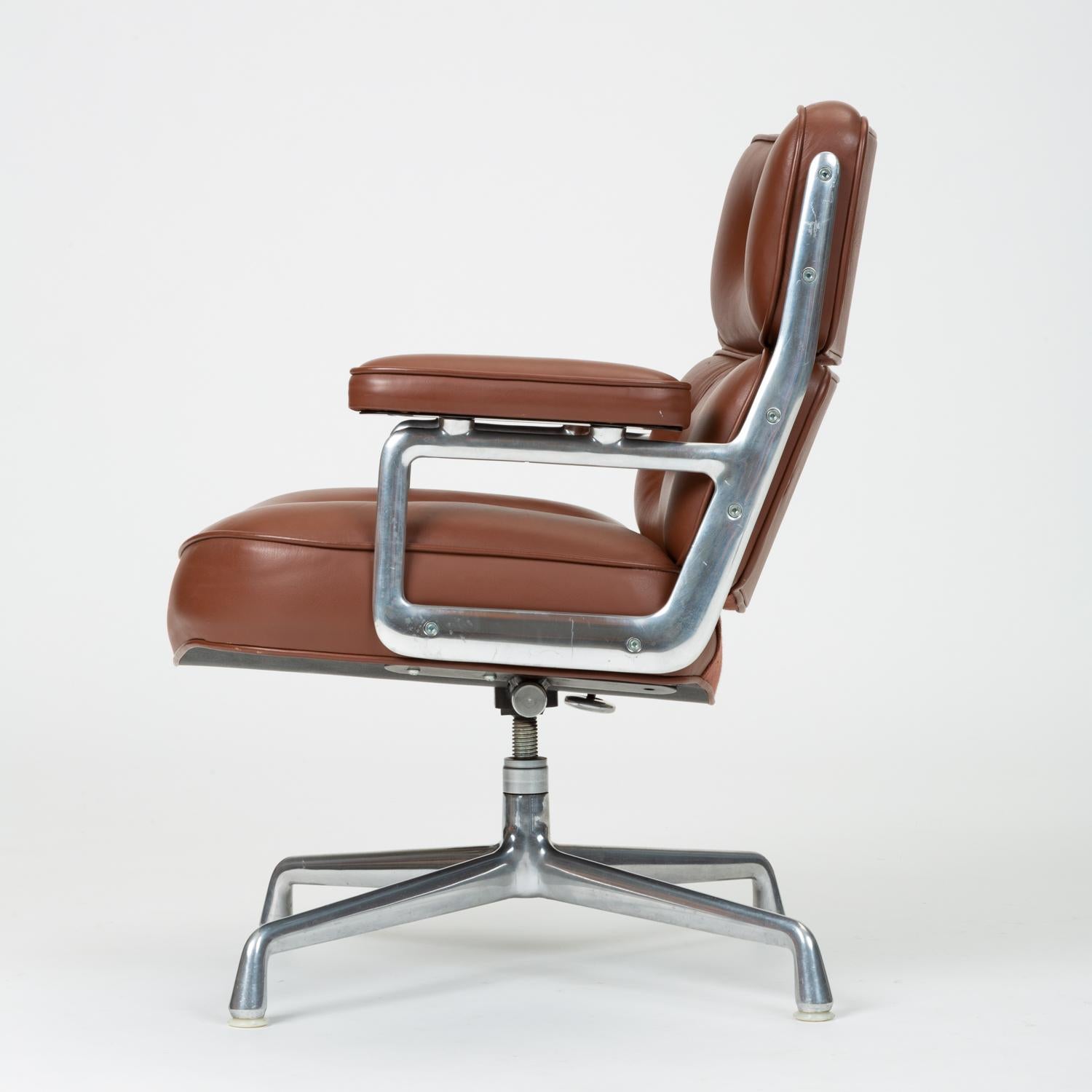 Ray + Charles Eames Time Life Lobby Chair in Chocolate Leather In Excellent Condition In Los Angeles, CA