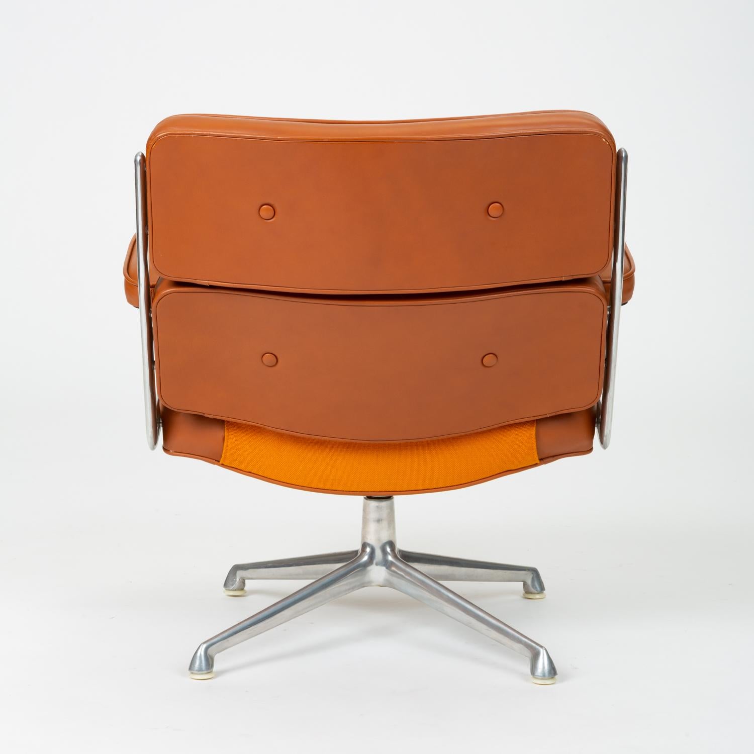 Ray and Charles Eames Time Life Lobby Chair in Cognac Leather In Excellent Condition In Los Angeles, CA