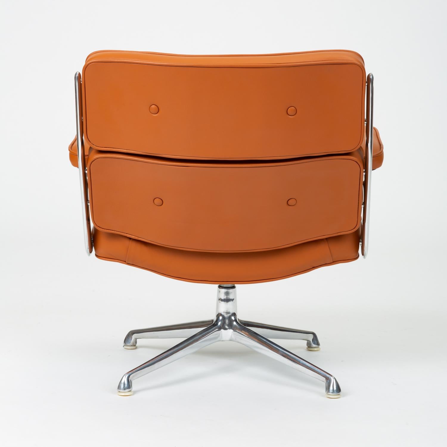 Ray and Charles Eames Time Life Lobby Chair with New Leather Upholstery In Excellent Condition In Los Angeles, CA