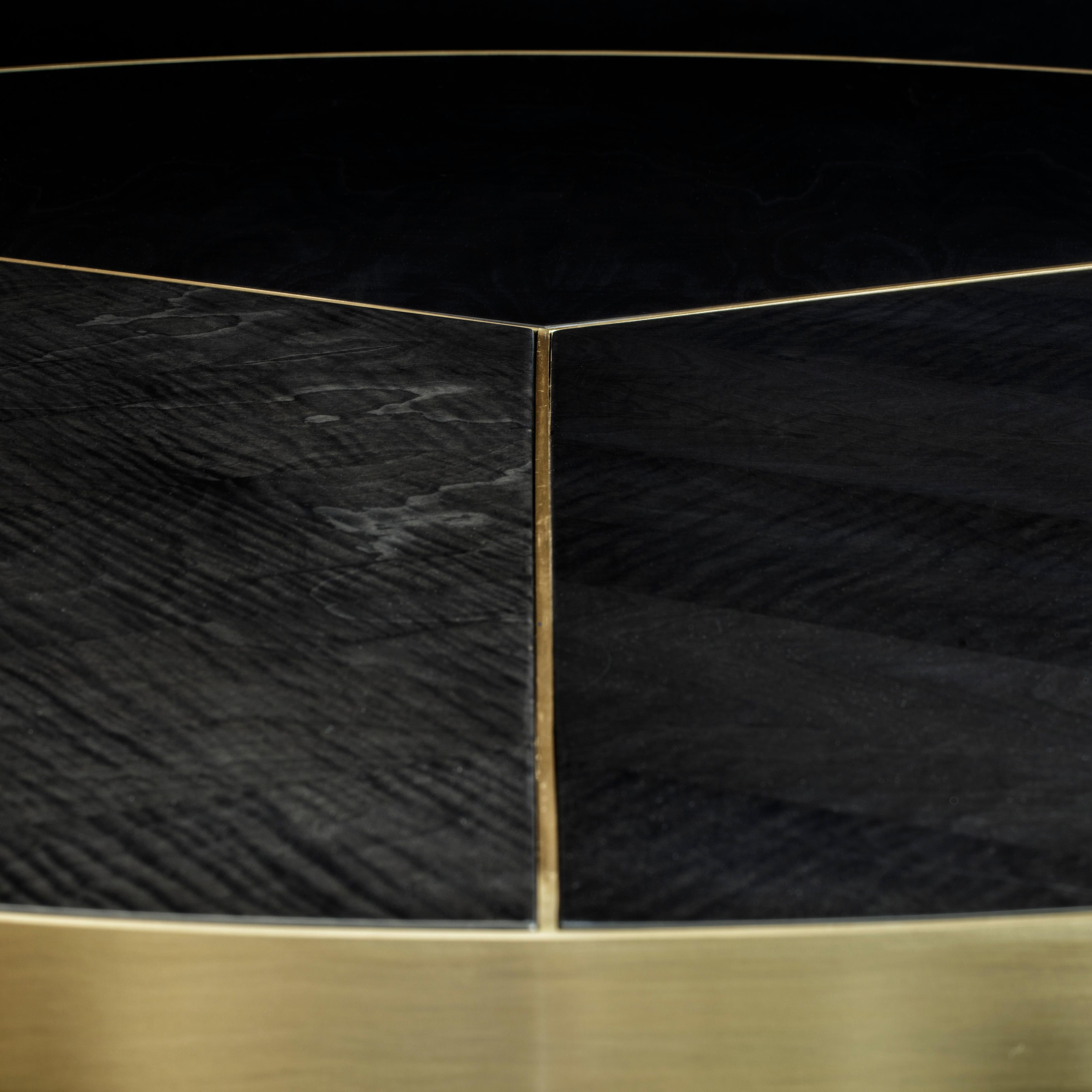 Ray Dining Table, in High Gloss Frisé Grey Sikomoro, Handcrafted by Duistt

Unlike its primary design, ray dining table is presented with a sturdier figure. the delicate brushed brass lines define and give dimension to this finest design handmade