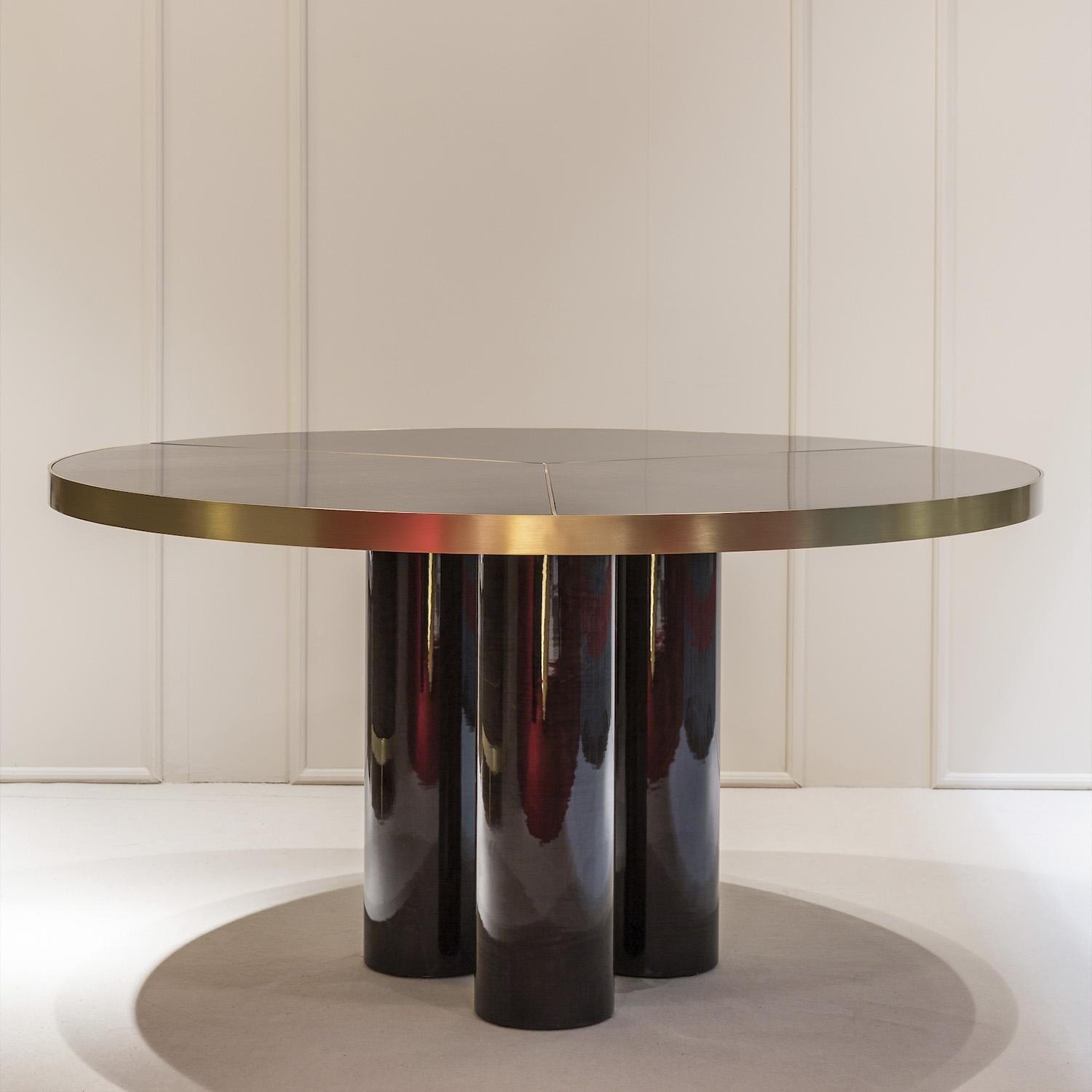 Portuguese Ray Dining Table, in High Gloss Frisé Grey Sikomoro, Handcrafted by Duistt For Sale