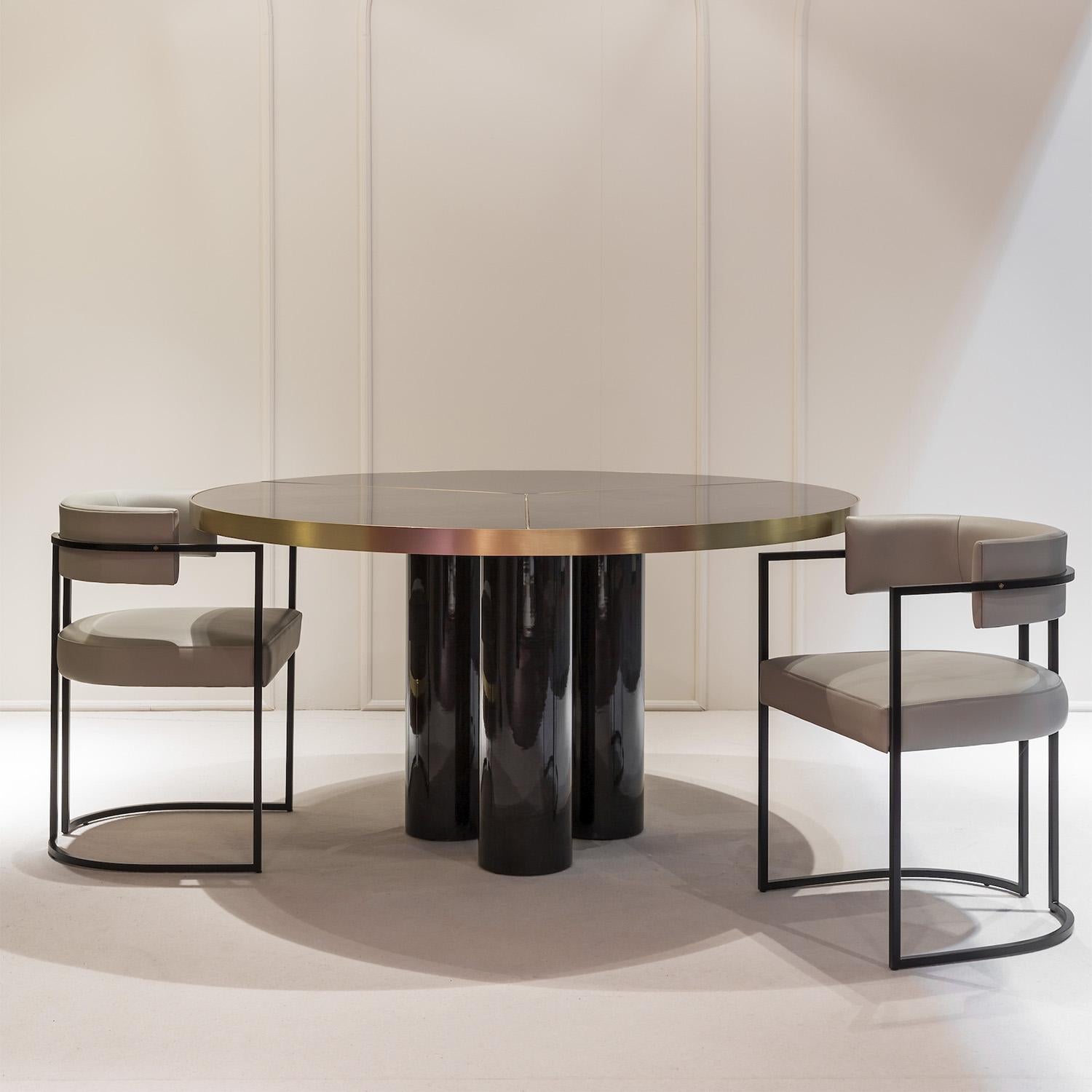 Ray Dining Table, in High Gloss Frisé Grey Sikomoro, Handcrafted by Duistt In New Condition For Sale In Leça da Palmeira, PT