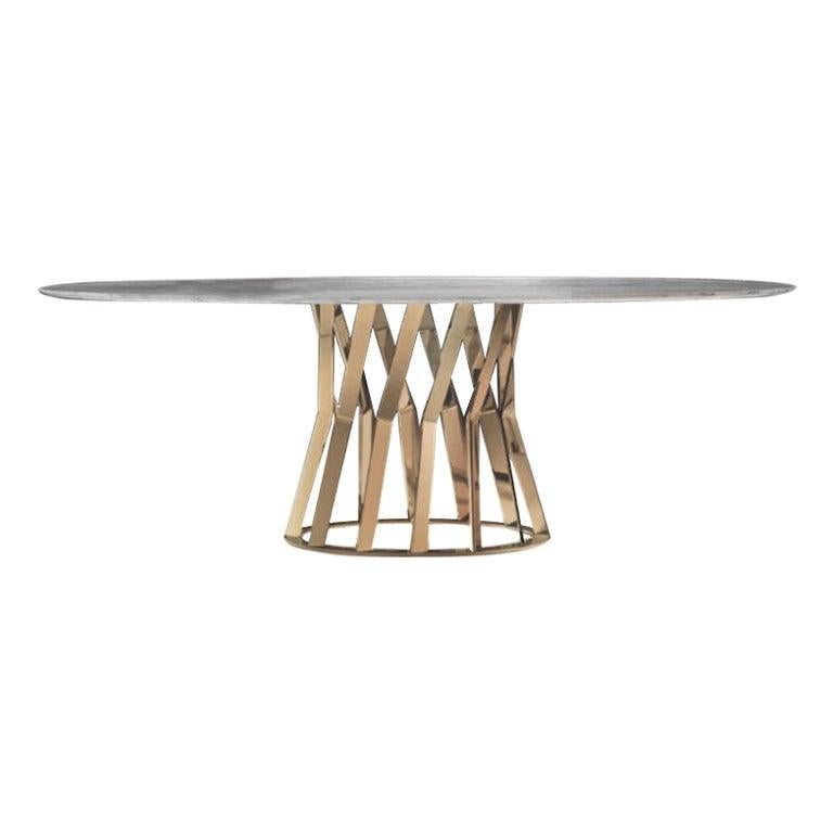 Modern ray dining table characterized by the articulated structure of the metal base gold finish that takes inspiration from the most innovative architectural buildings, in support of the oval top in Calacatta oro marble.
Measures: cm 220 x