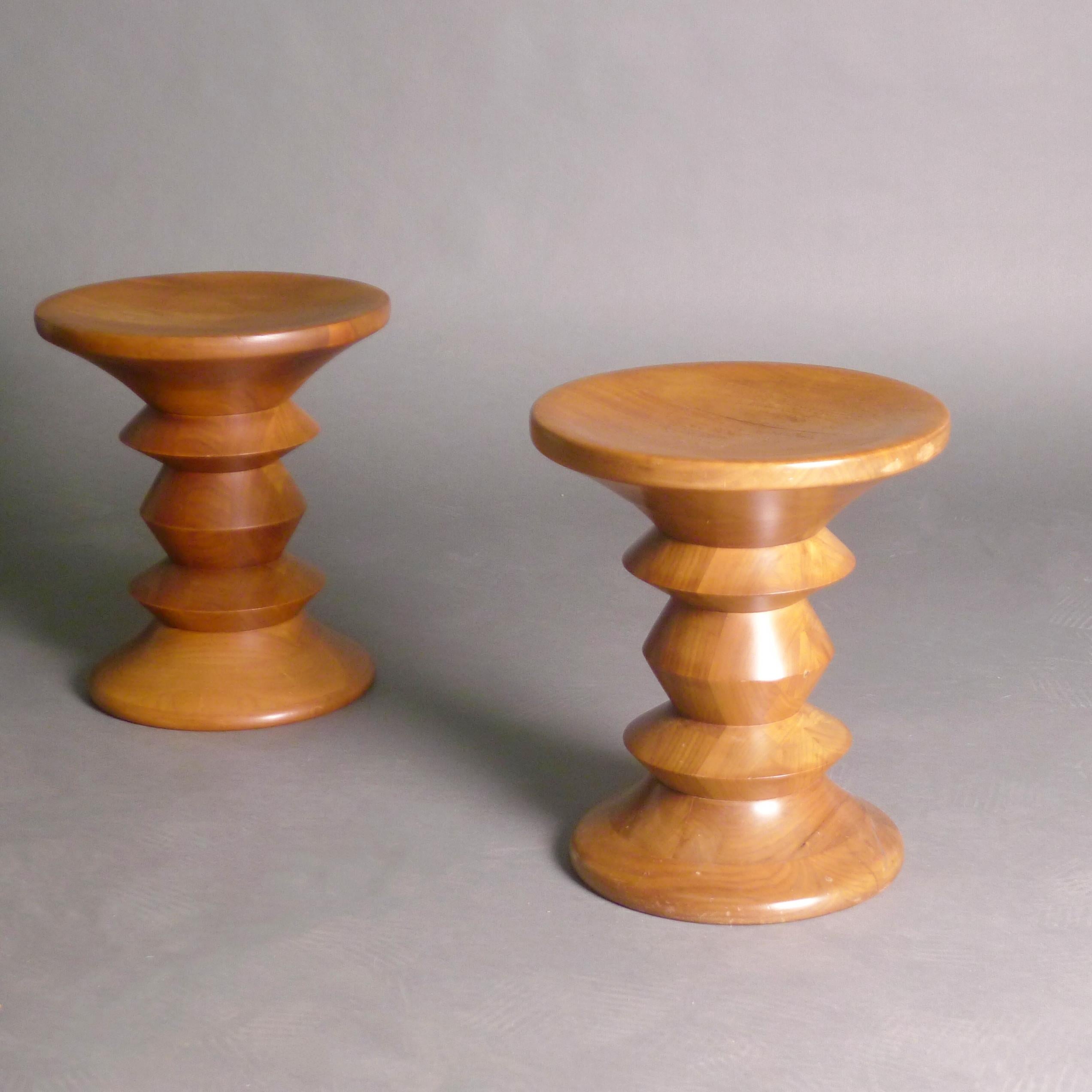 Walnut Ray Eames, Time Life Stool, model C, original Herman Miller production 1960s