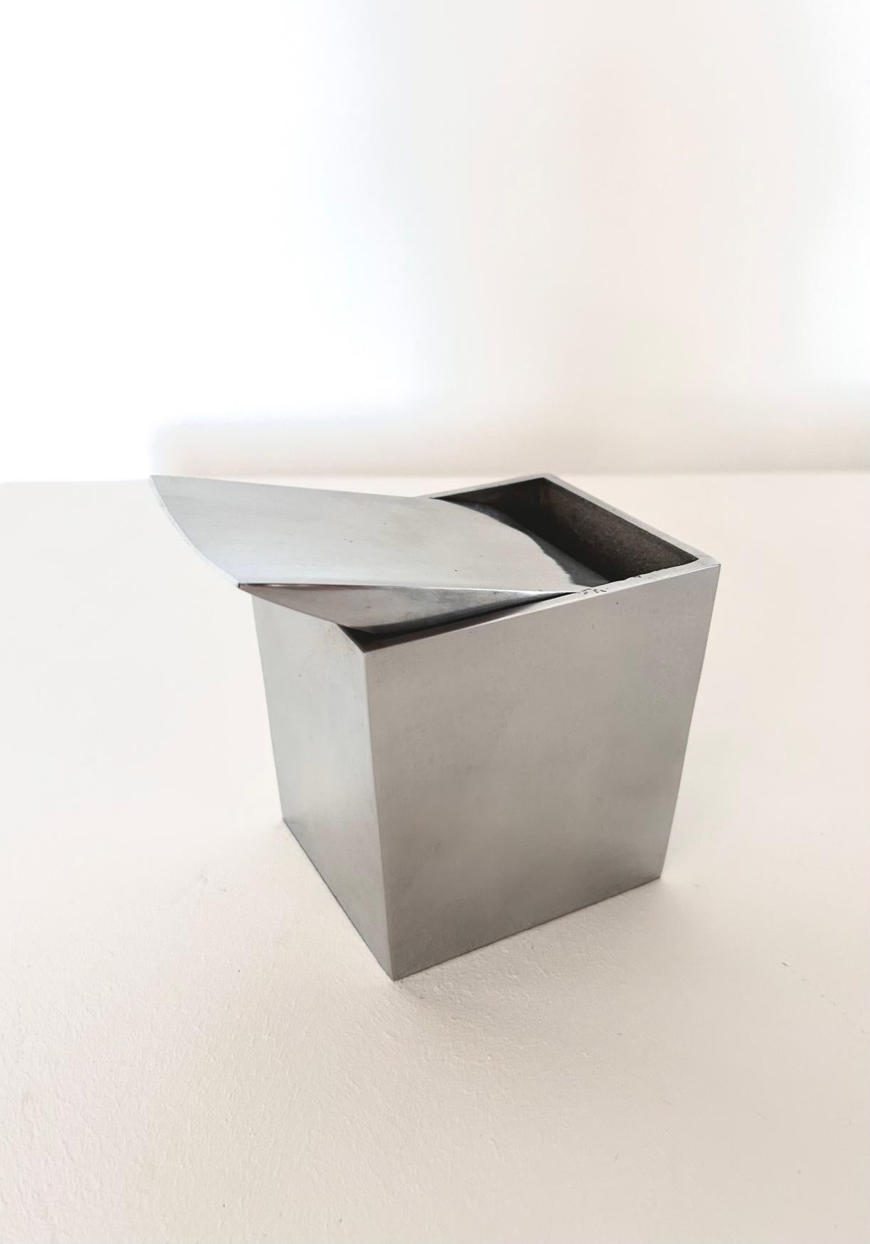 Post-Modern Ray Hollis ashtray by Philippe Starck, XO, 1990s For Sale
