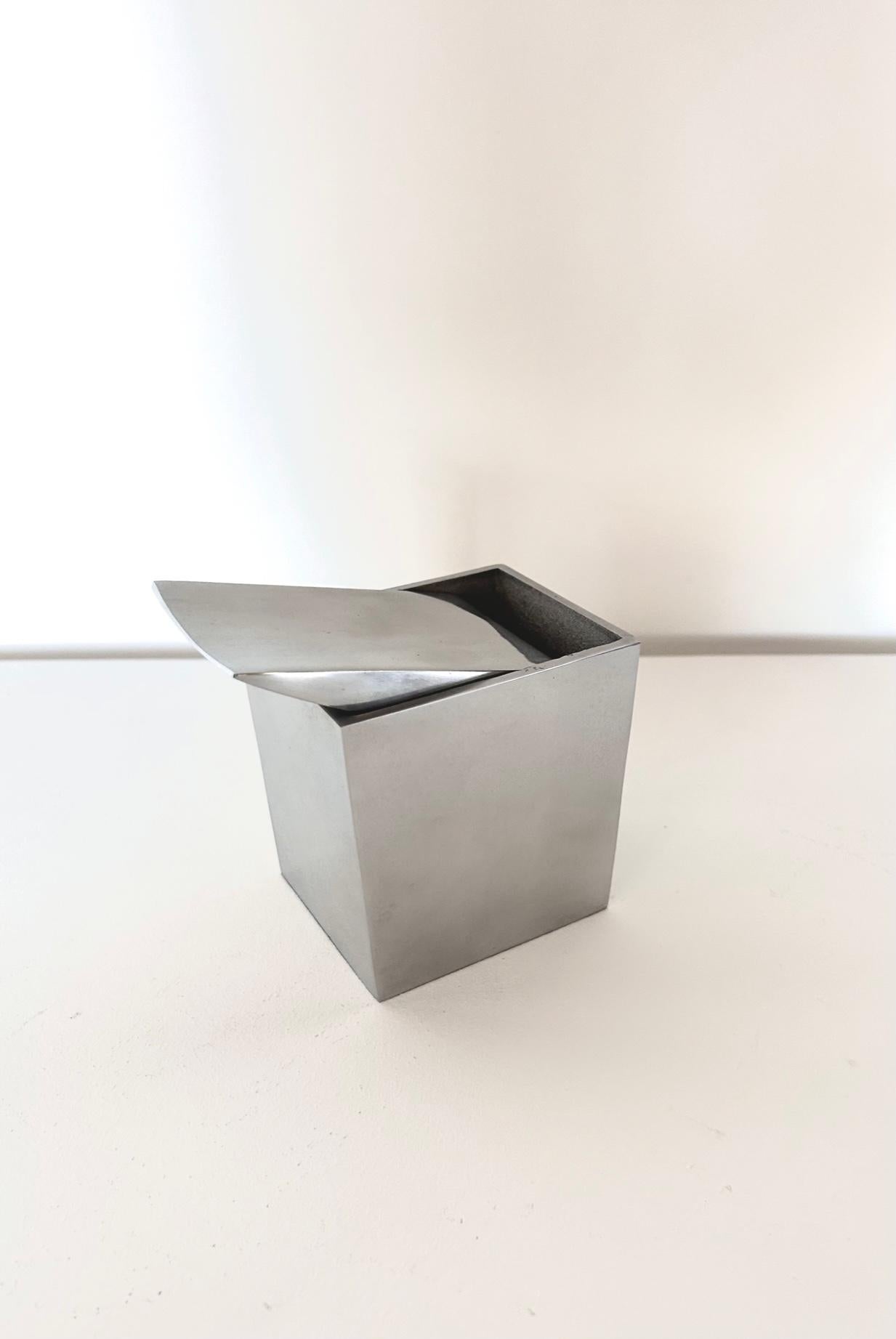 French Ray Hollis ashtray by Philippe Starck, XO, 1990s For Sale