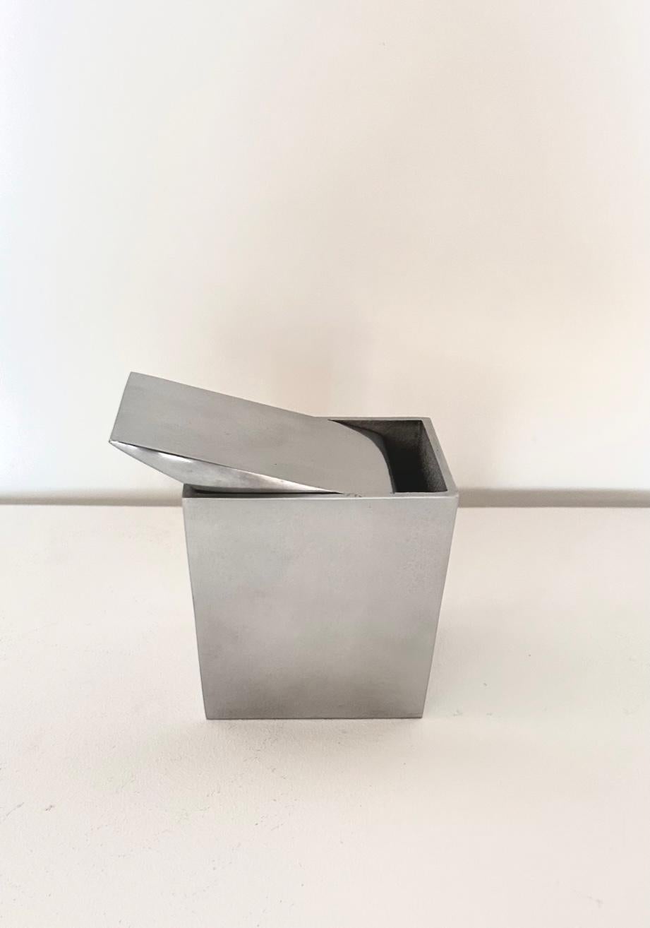 Ray Hollis ashtray by Philippe Starck, XO, 1990s In Good Condition For Sale In PARIS, FR