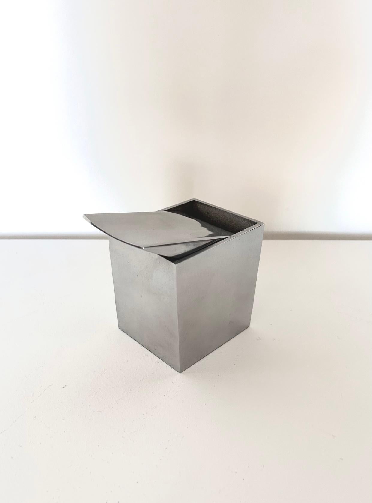 Post-Modern Ray Hollis ashtray by Philippe Starck, XO, 1990s For Sale