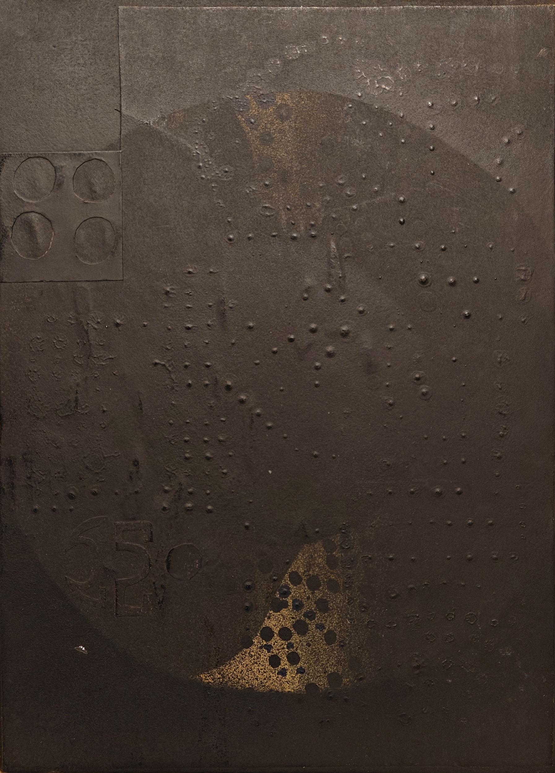 Ray Johnson
Luna
Técnica mixta sobre masonita
8 3/4 x 6 1/2 pulgadas


Descrito en su día como el "artista desconocido más famoso de Nueva York", Ray Johnson fue un reputado creador de meticulosos collages y una figura pionera en los mundos del Pop,
