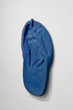 DAD HAT - Blaue bemalte Holzskulptur einer Baseballkappe