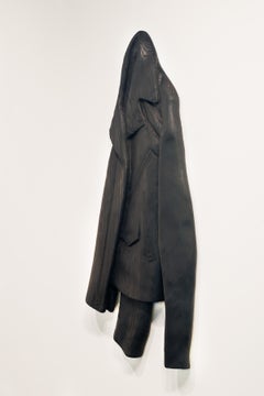LEATHER JACKET - Schwarzes gebeiztes Holz, geschnitzte Holzskulptur
