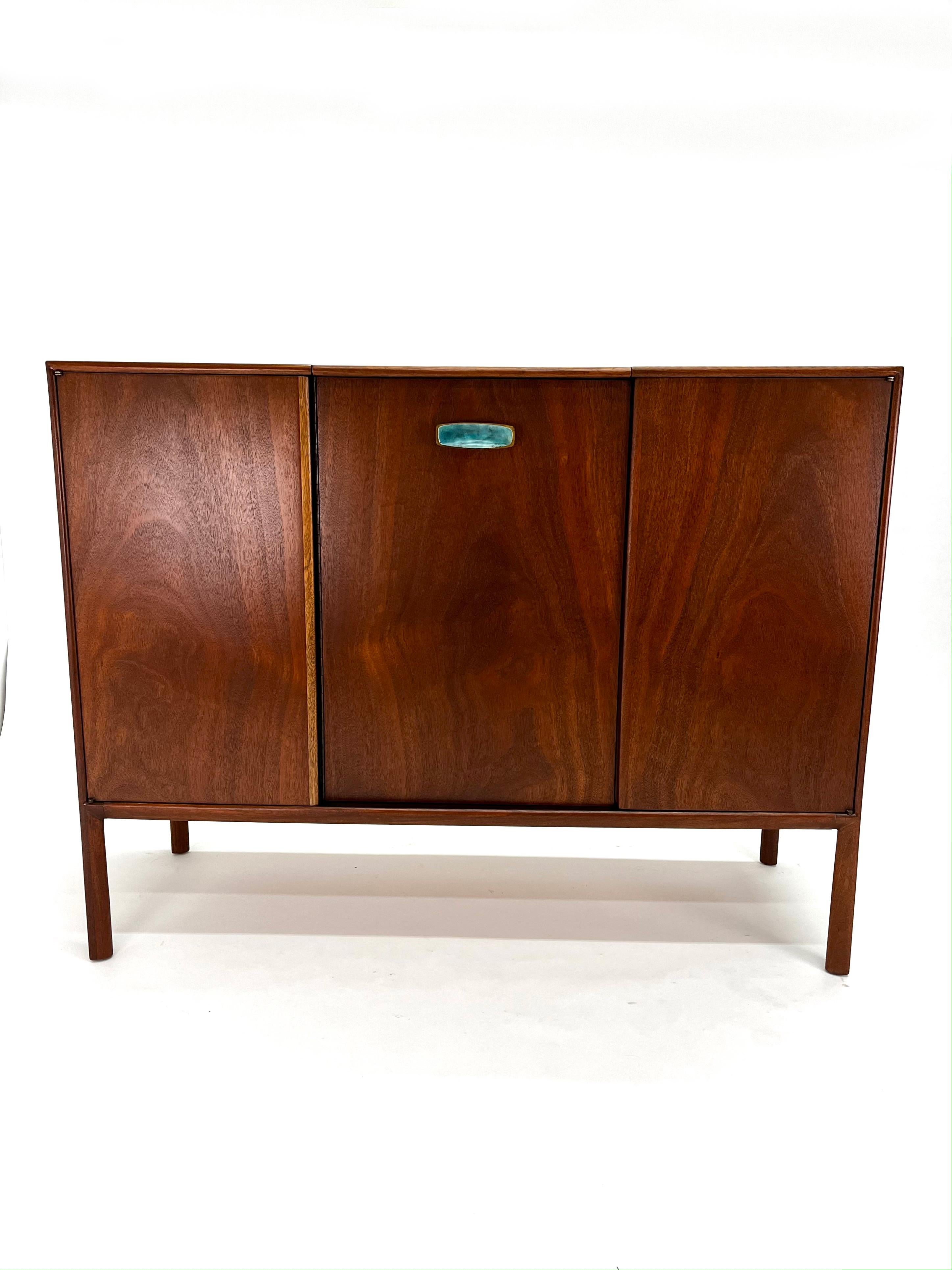 Ray Sabota For Mt. Airy Gentleman's Cabinet with vanity. Made of Mahogany wood and solid mahogany drawer fronts. Beautiful turquoise pull revels drawers. The dresser features three sleek door fronts which open to reveal interior storage. Center flip