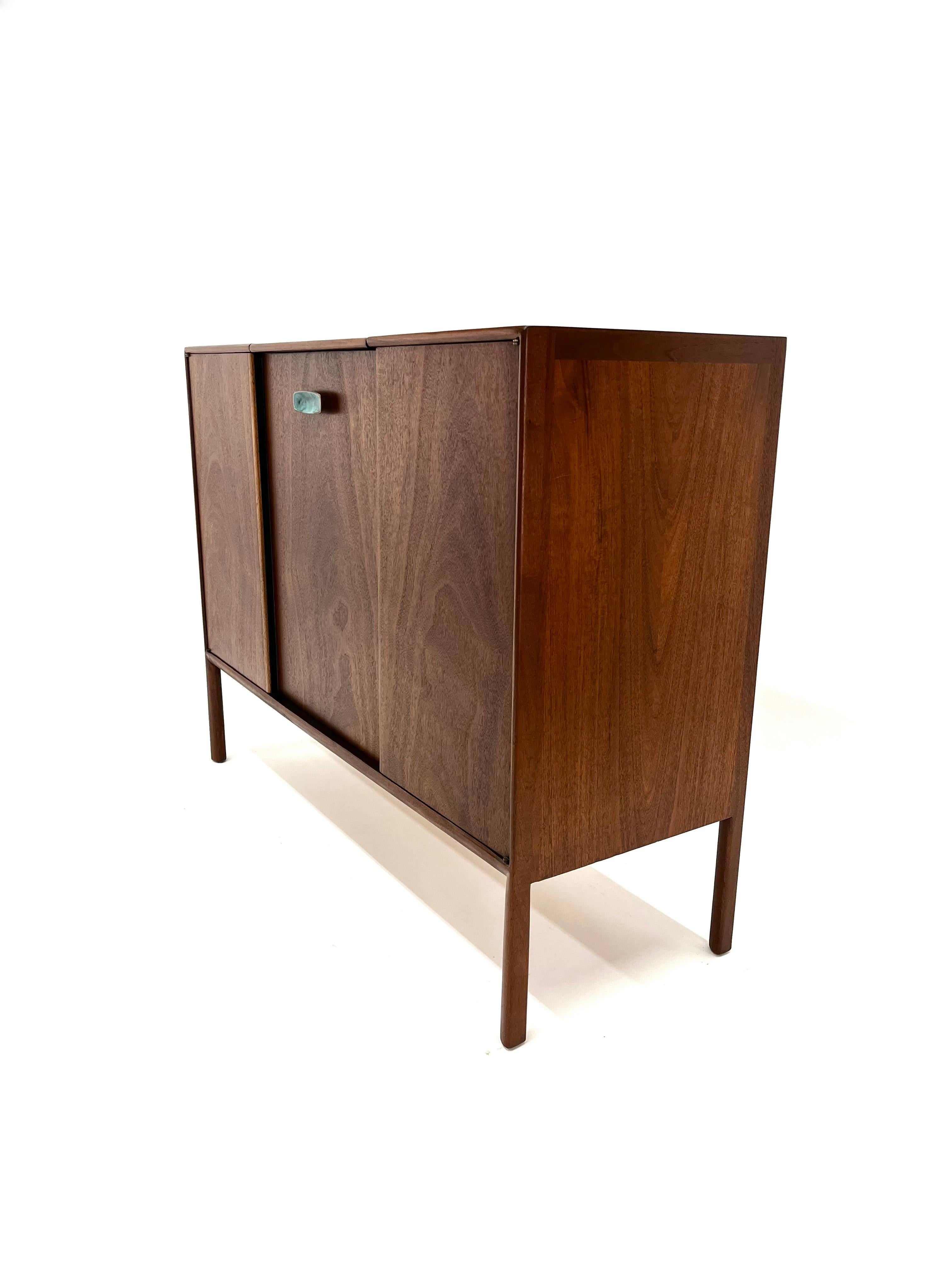 Ray Sabota for Mt. Airy Gentleman's Cabinet w/ Vanity In Excellent Condition For Sale In San Diego, CA