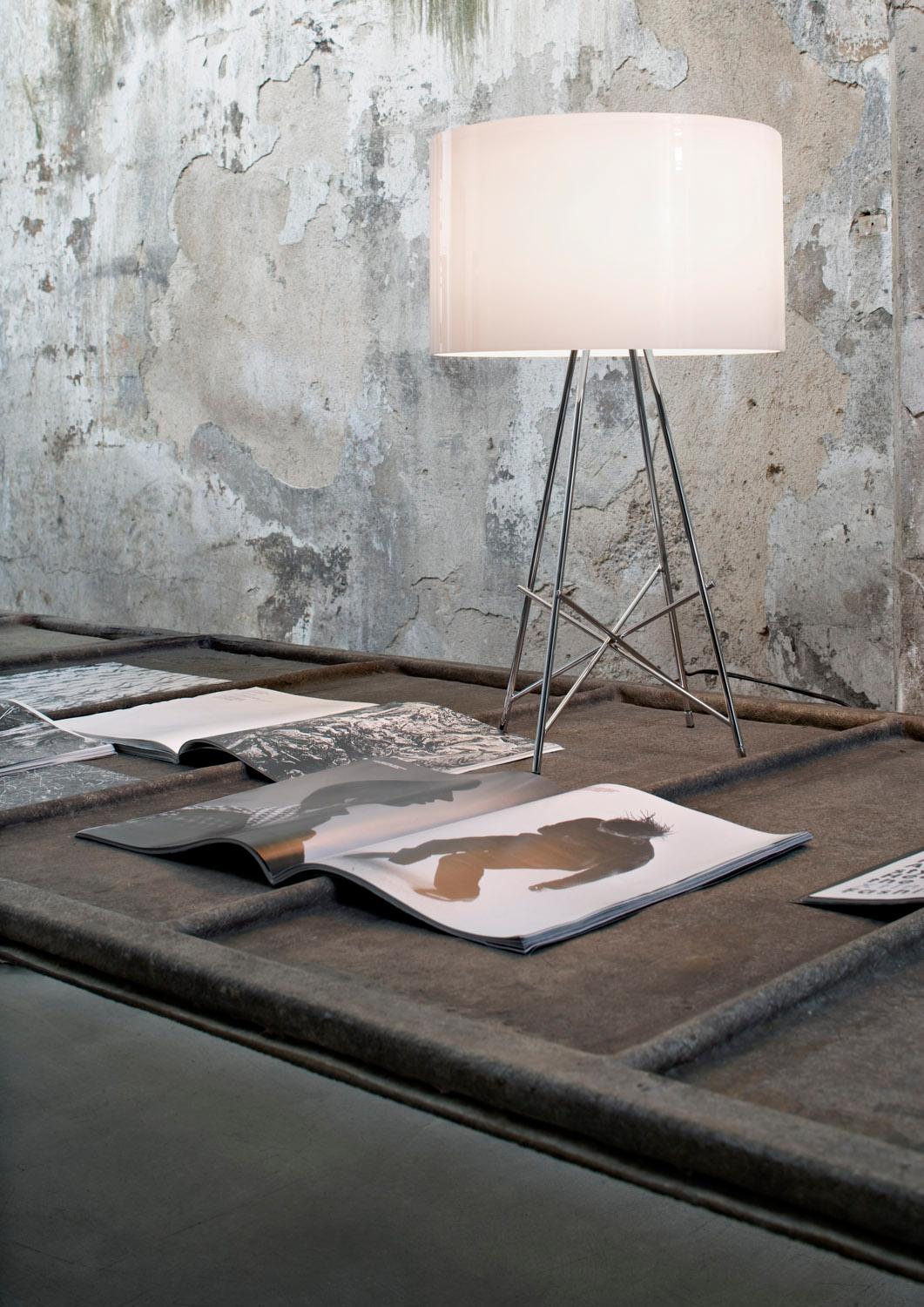 Designed by Rodolfo Dordoni in 2006, the Ray T floor lamp updates a classic shape to give it a decidedly contemporary edge. The steel tube structure of this modern design is welded, brushed, and chrome-plated, and its diffuser support disk is