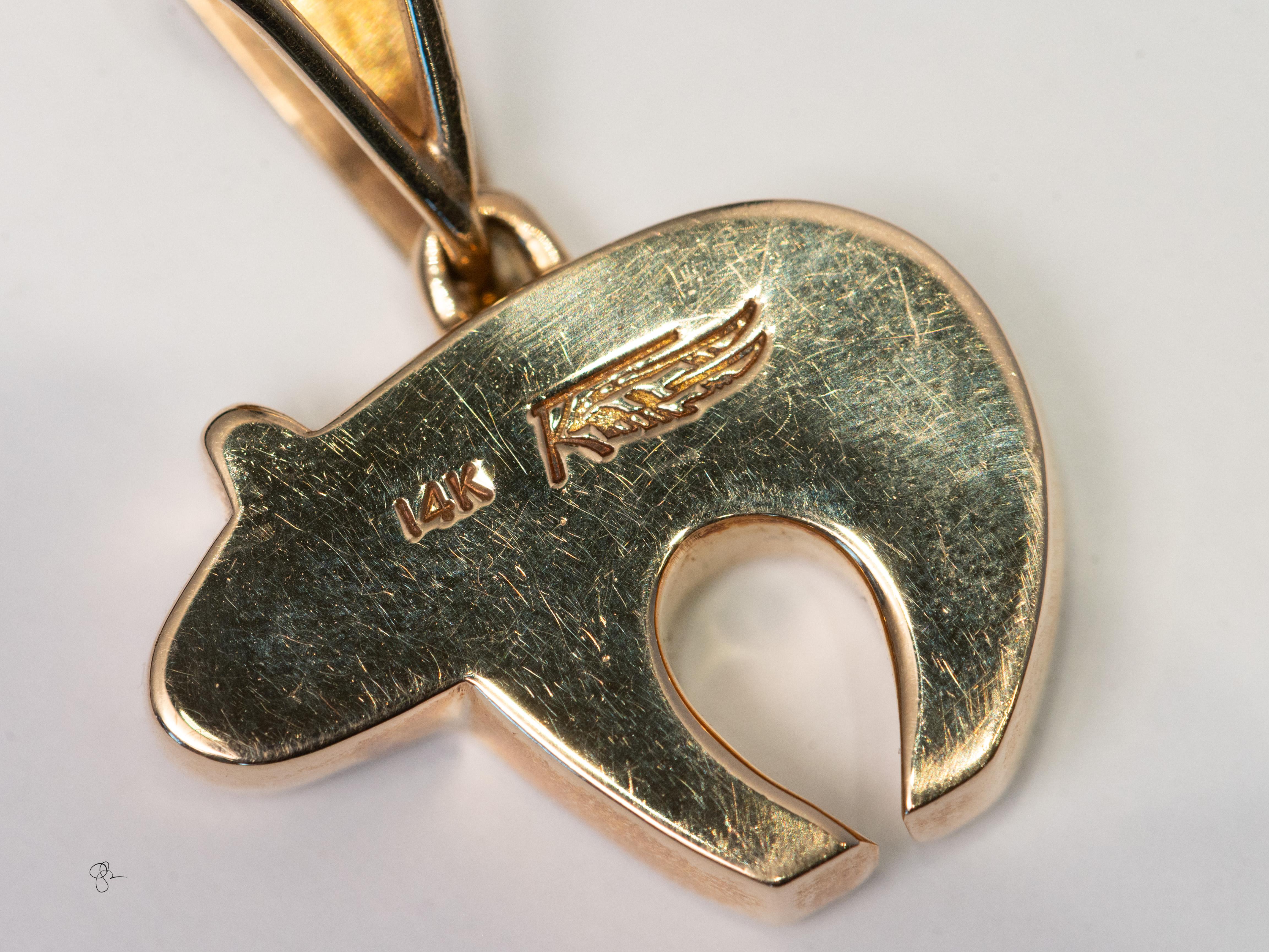 Nativo americano Ray Tracey Ciondolo a forma di orso in oro 14k 10g Navajo intarsiato da collezione in vendita